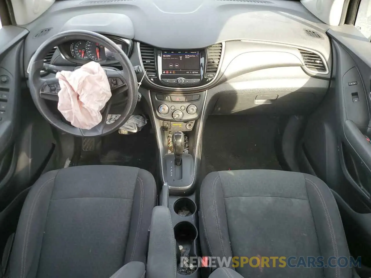 8 Photograph of a damaged car 3GNCJKSB5LL184273 CHEVROLET TRAX 2020