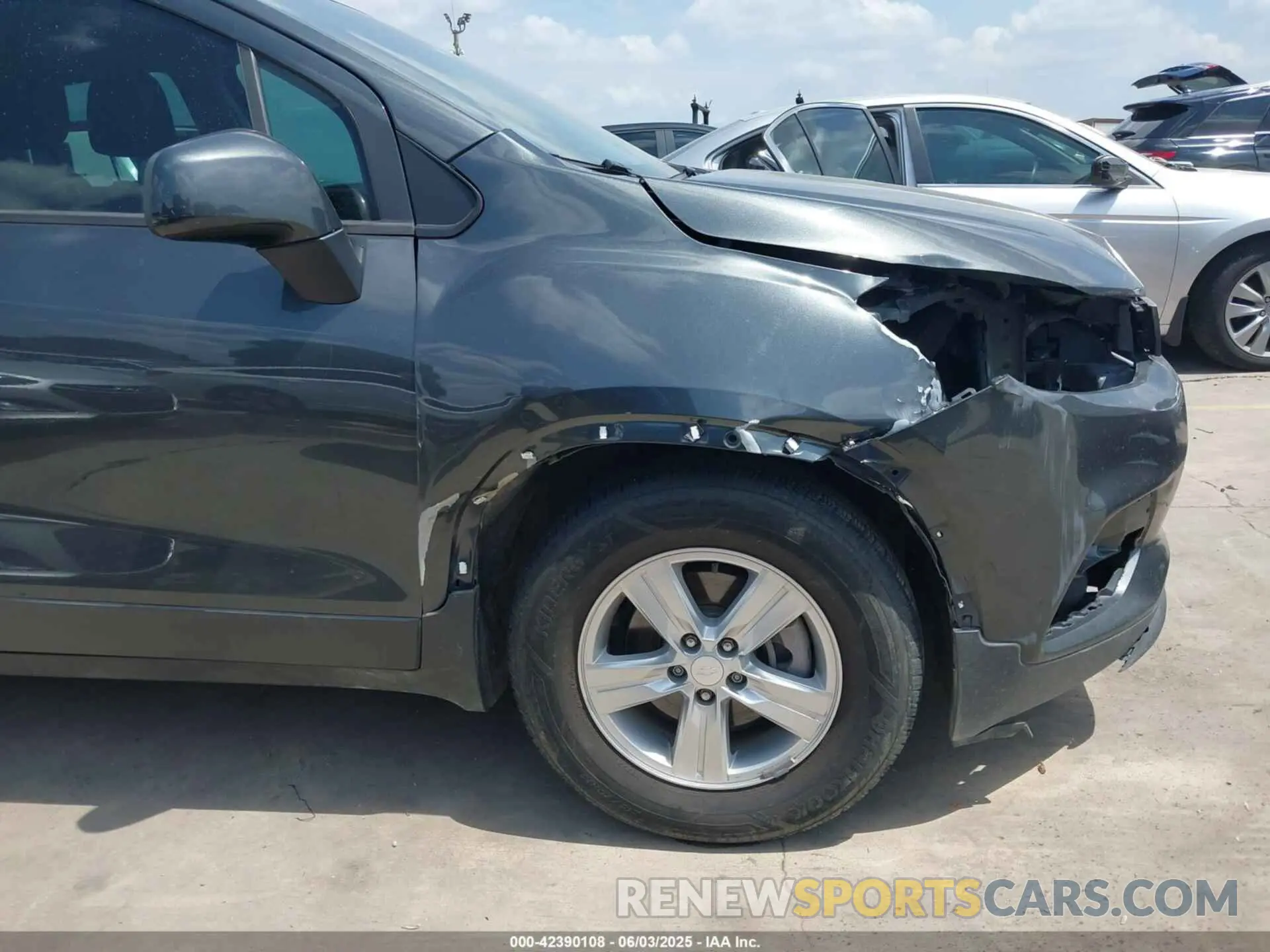 18 Photograph of a damaged car 3GNCJKSB5LL248117 CHEVROLET TRAX 2020