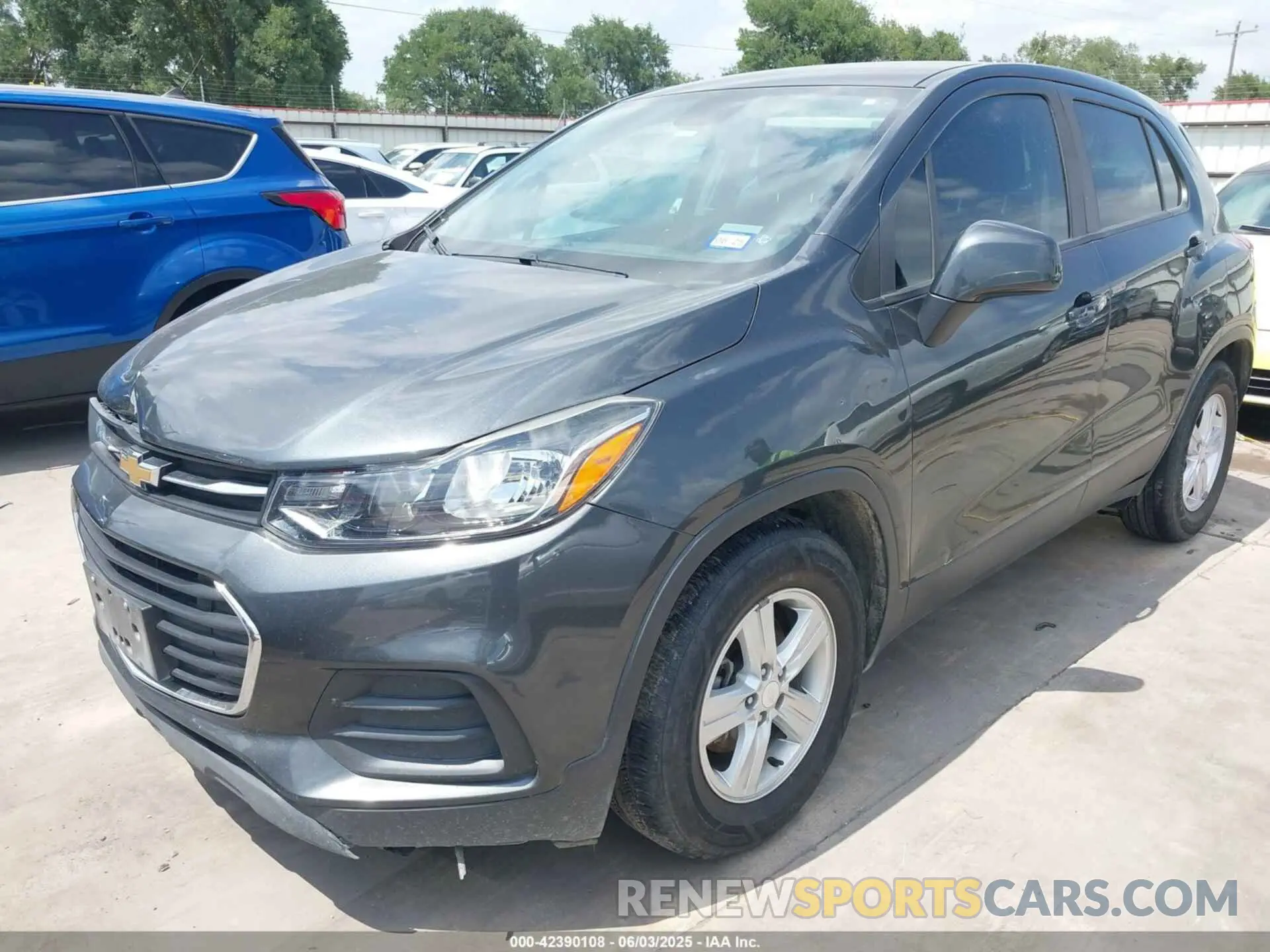 2 Photograph of a damaged car 3GNCJKSB5LL248117 CHEVROLET TRAX 2020