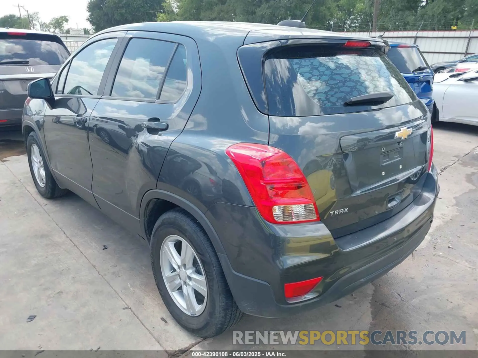 3 Photograph of a damaged car 3GNCJKSB5LL248117 CHEVROLET TRAX 2020