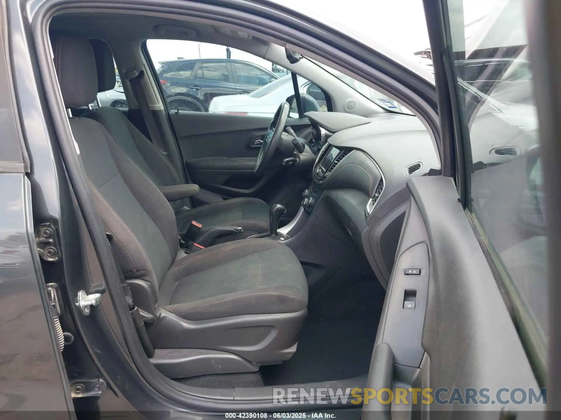 5 Photograph of a damaged car 3GNCJKSB5LL248117 CHEVROLET TRAX 2020
