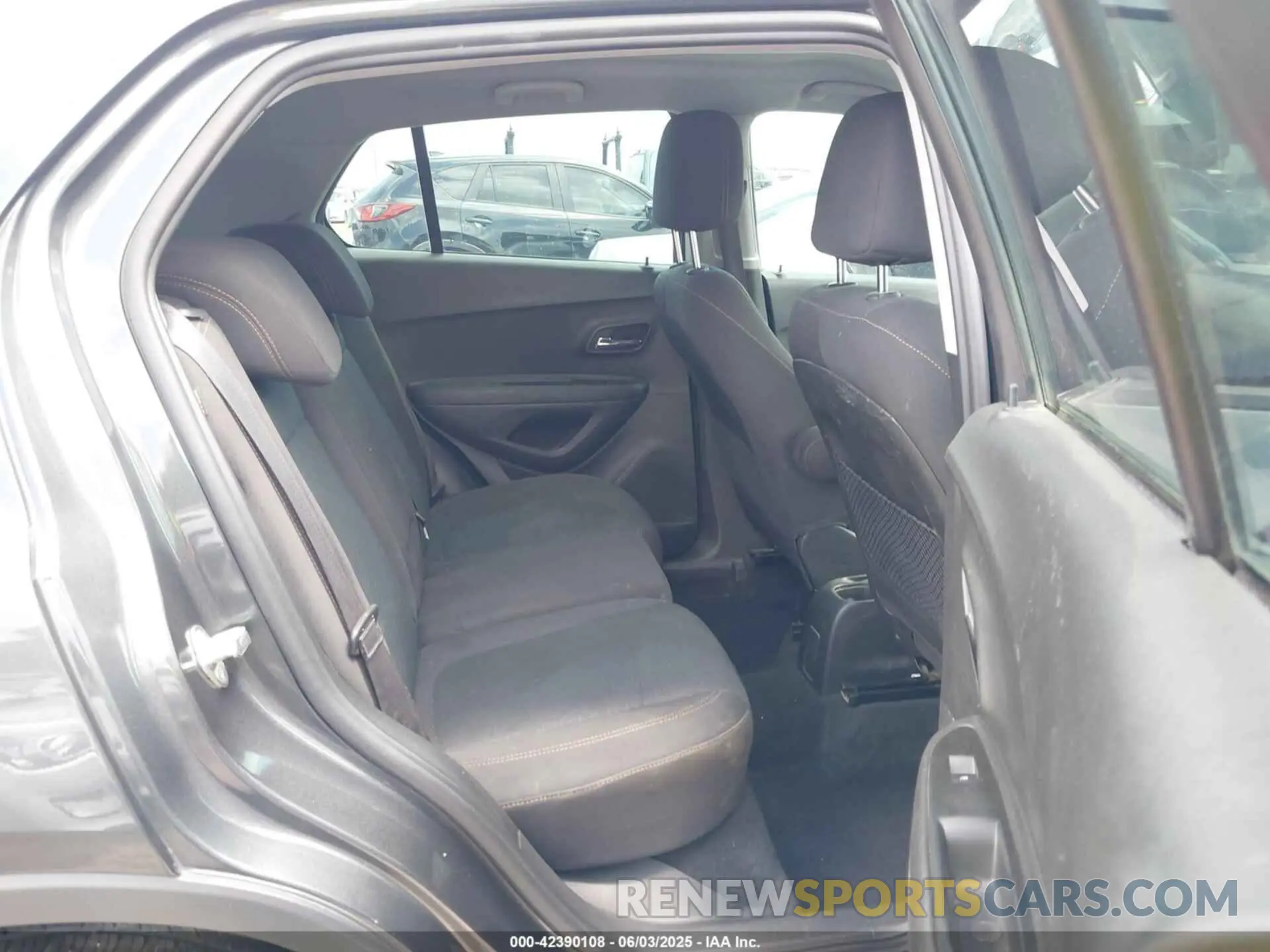 8 Photograph of a damaged car 3GNCJKSB5LL248117 CHEVROLET TRAX 2020