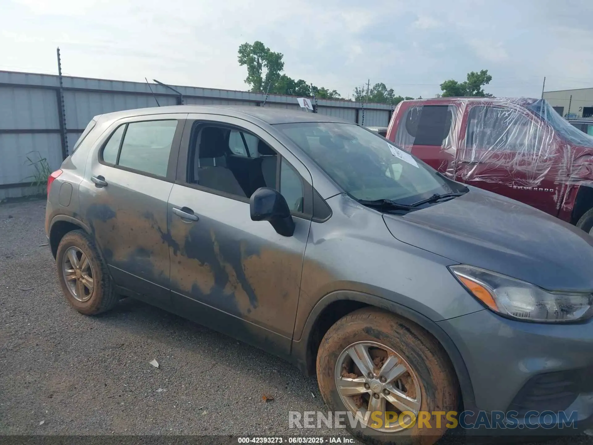 6 Photograph of a damaged car 3GNCJKSB6LL205356 CHEVROLET TRAX 2020