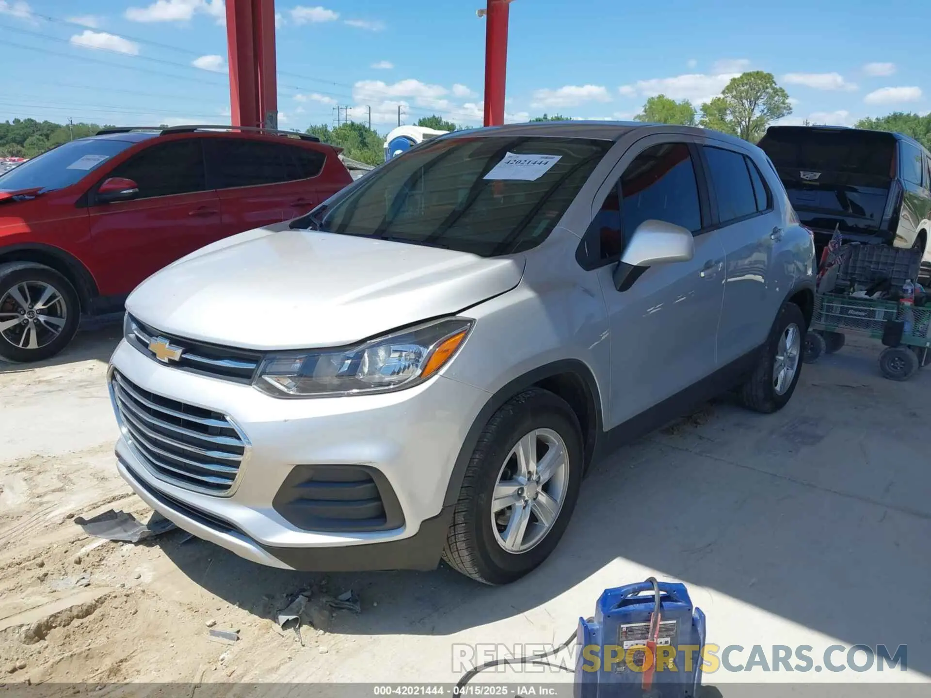 2 Photograph of a damaged car 3GNCJKSB6LL213456 CHEVROLET TRAX 2020