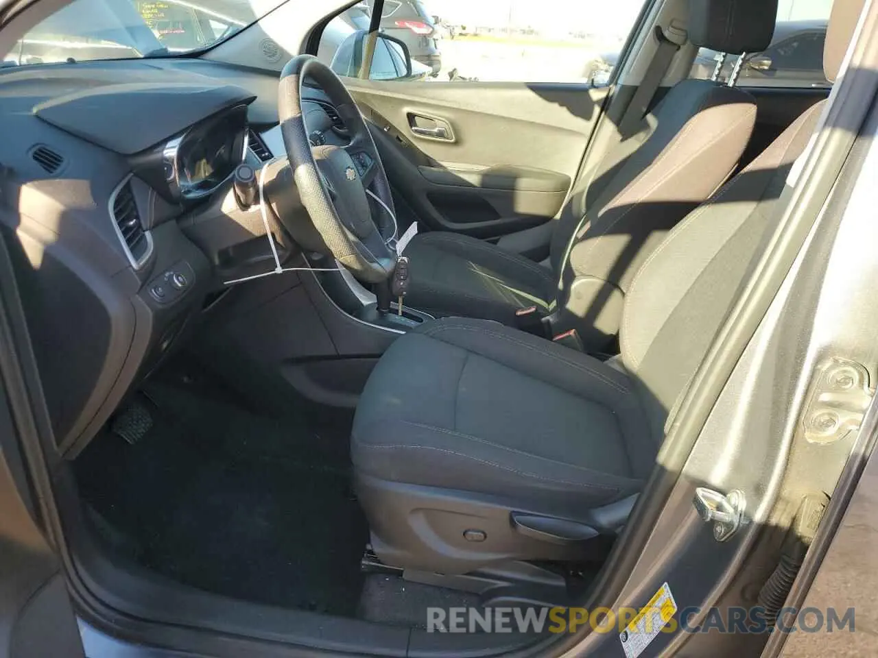 7 Photograph of a damaged car 3GNCJKSB6LL247381 CHEVROLET TRAX 2020