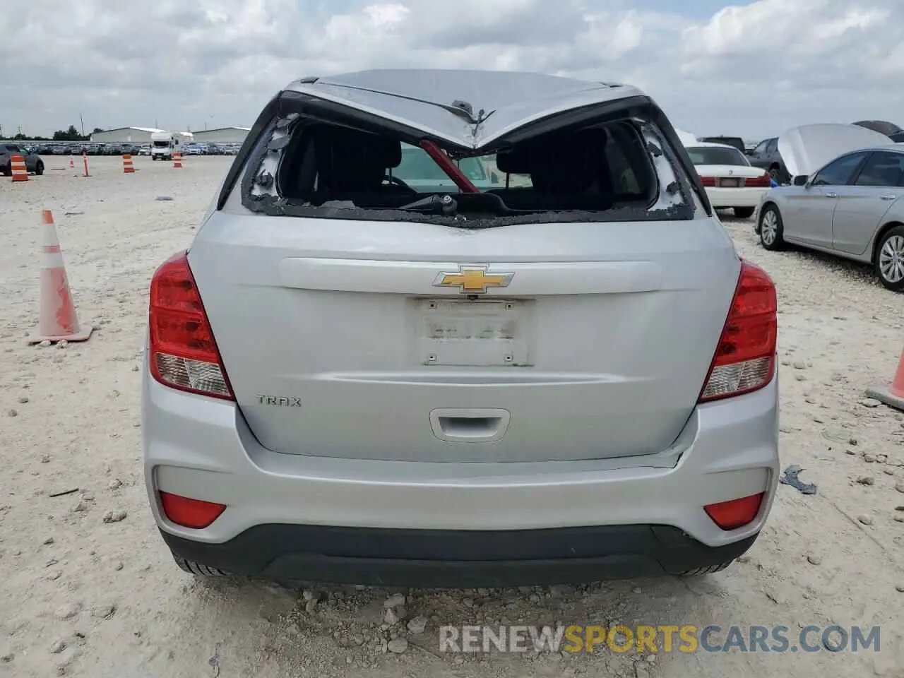 6 Photograph of a damaged car 3GNCJKSB6LL296323 CHEVROLET TRAX 2020