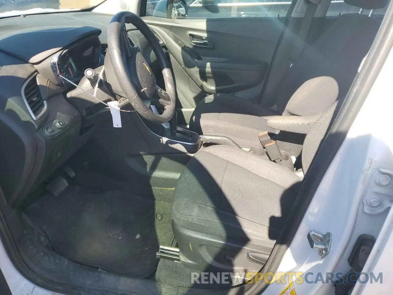7 Photograph of a damaged car 3GNCJKSB6LL313864 CHEVROLET TRAX 2020