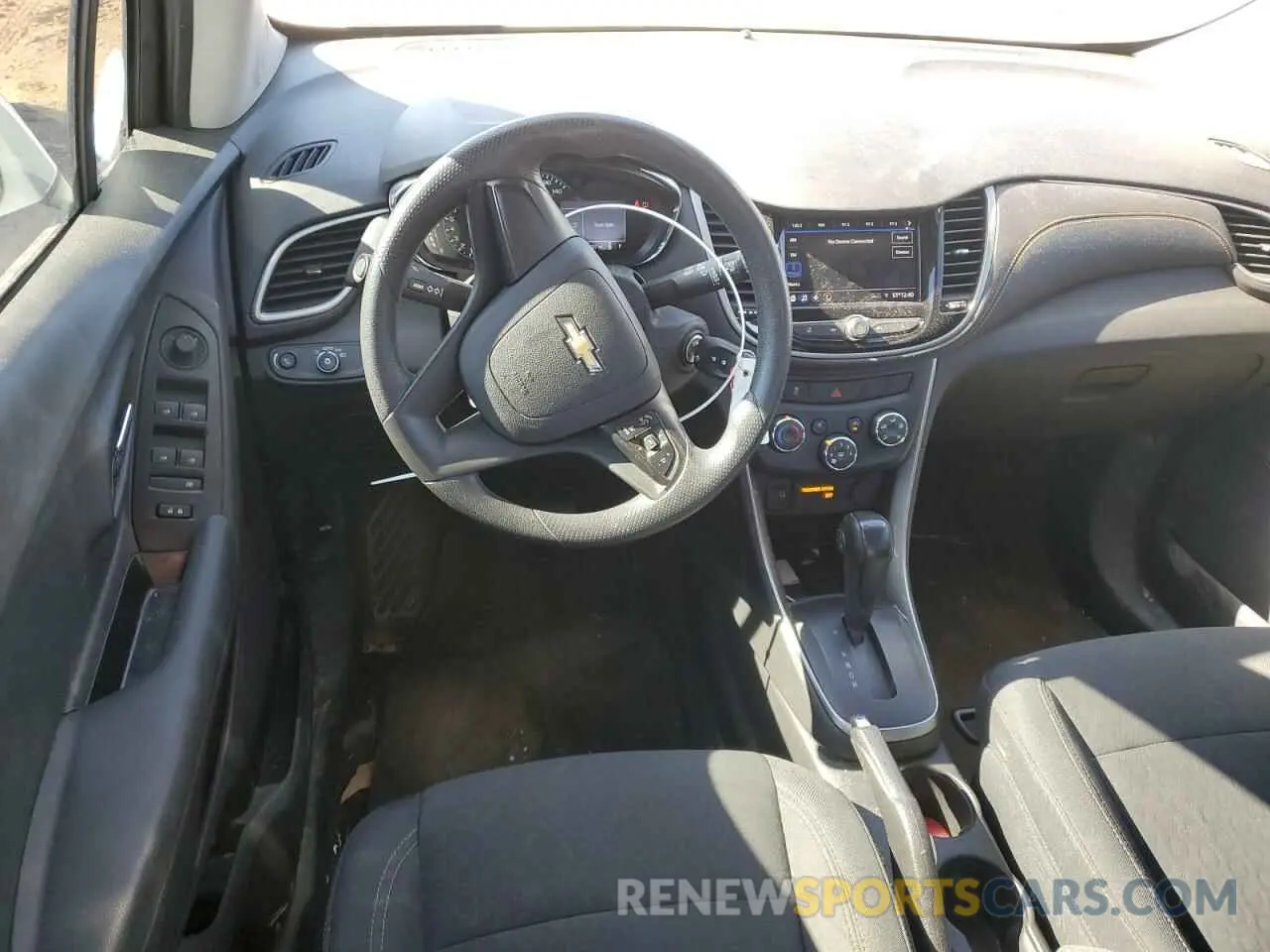 8 Photograph of a damaged car 3GNCJKSB6LL313864 CHEVROLET TRAX 2020