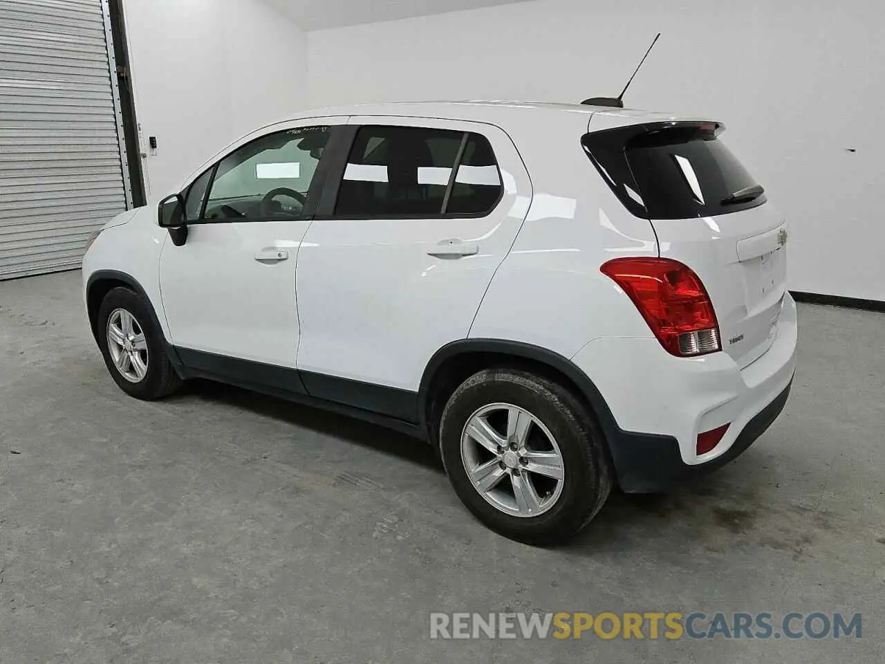 2 Photograph of a damaged car 3GNCJKSB6LL334729 CHEVROLET TRAX 2020