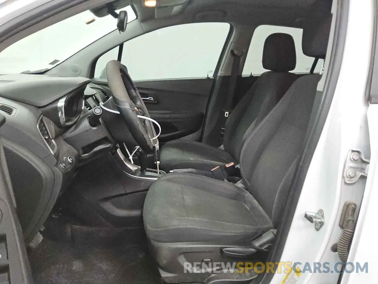 7 Photograph of a damaged car 3GNCJKSB6LL334729 CHEVROLET TRAX 2020