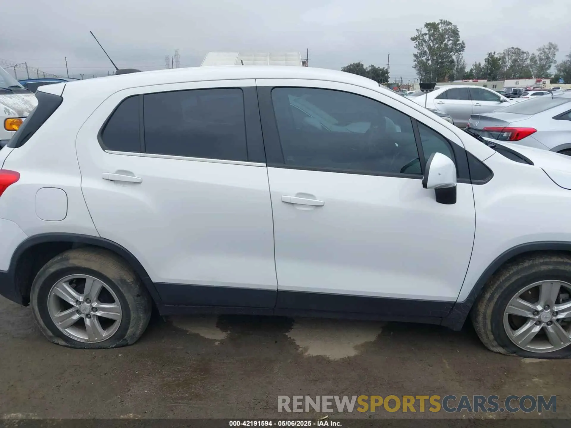 13 Photograph of a damaged car 3GNCJKSB7LL171573 CHEVROLET TRAX 2020