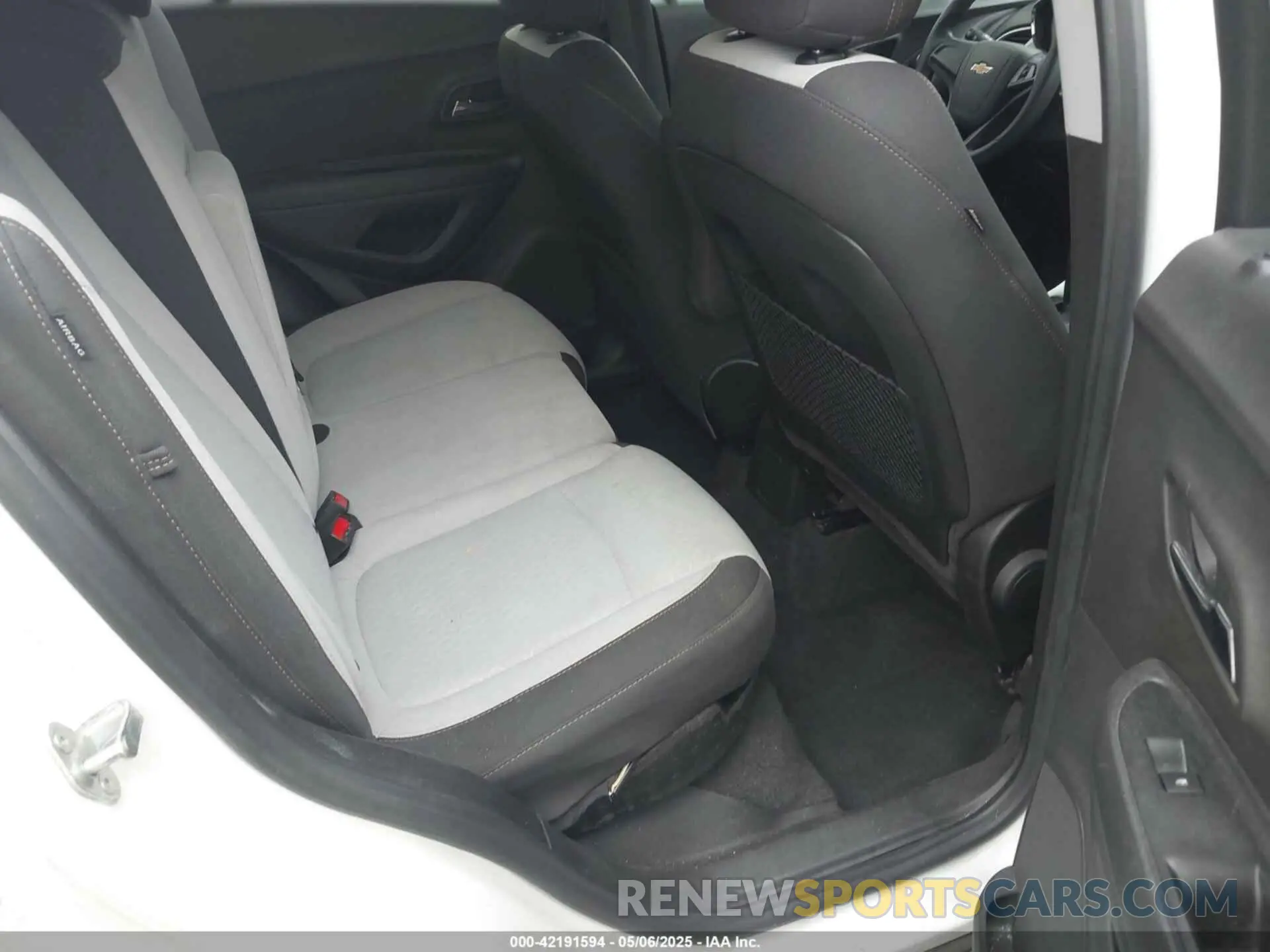 8 Photograph of a damaged car 3GNCJKSB7LL171573 CHEVROLET TRAX 2020