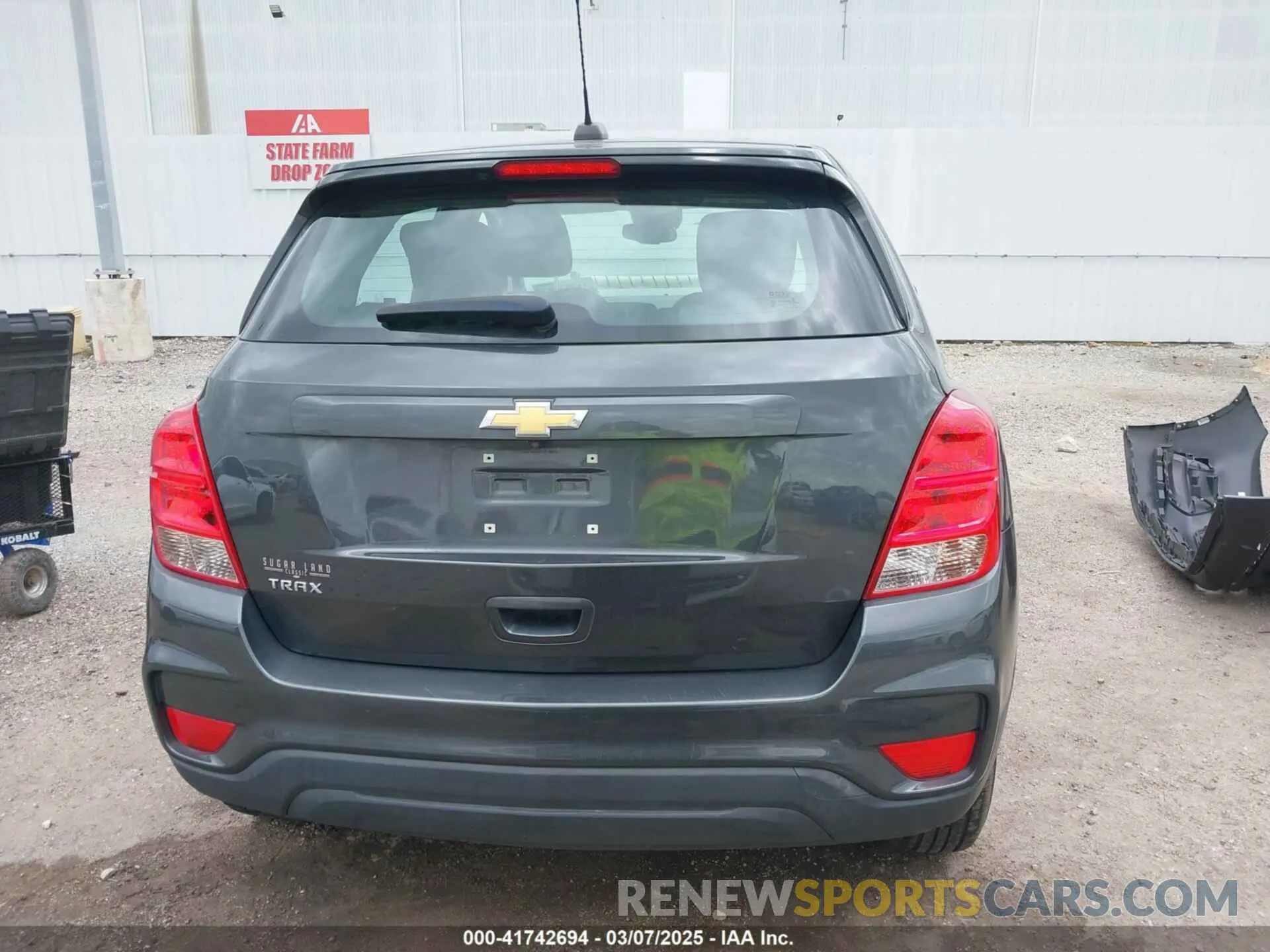 17 Photograph of a damaged car 3GNCJKSB7LL171718 CHEVROLET TRAX 2020