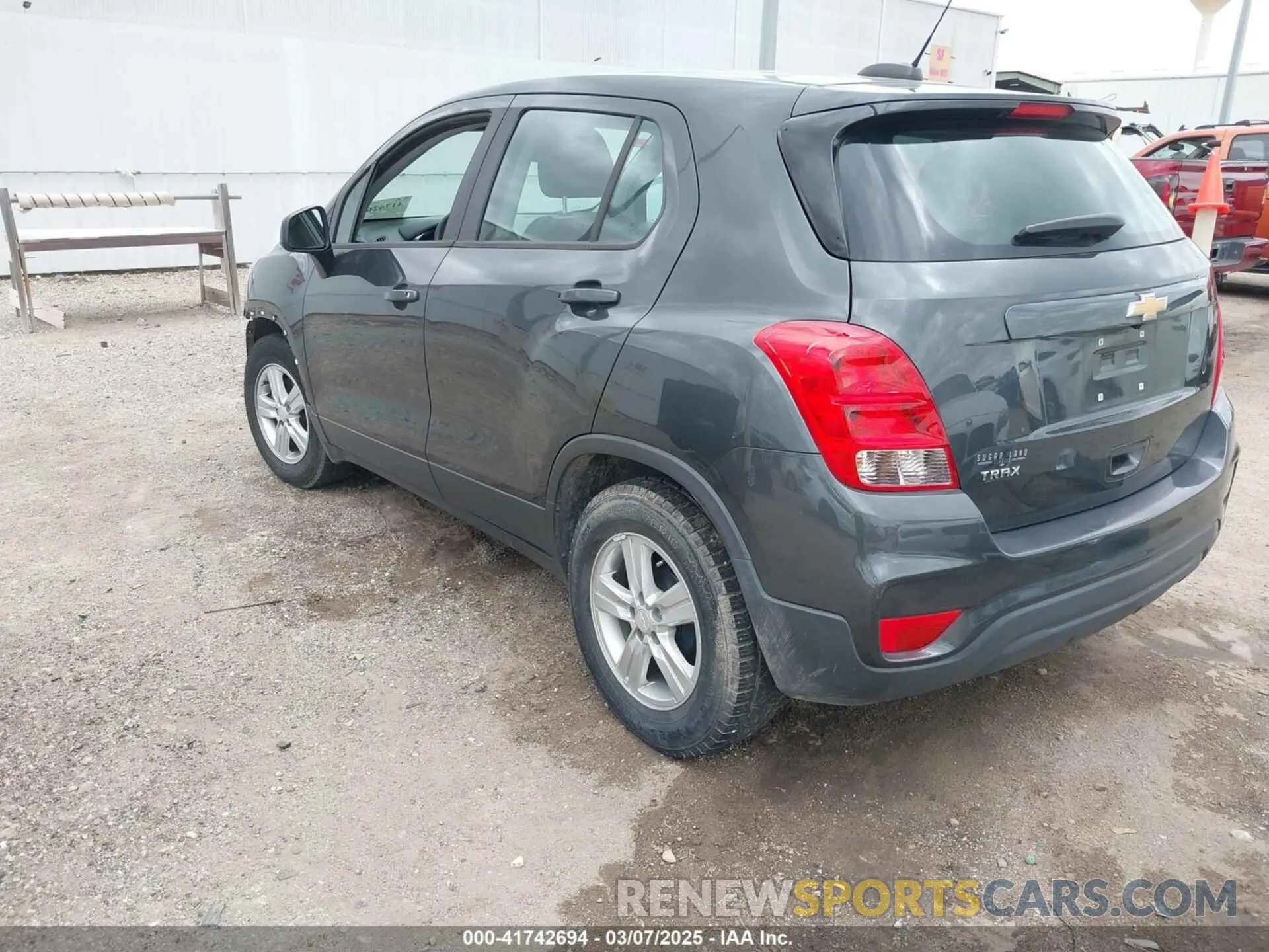 3 Photograph of a damaged car 3GNCJKSB7LL171718 CHEVROLET TRAX 2020