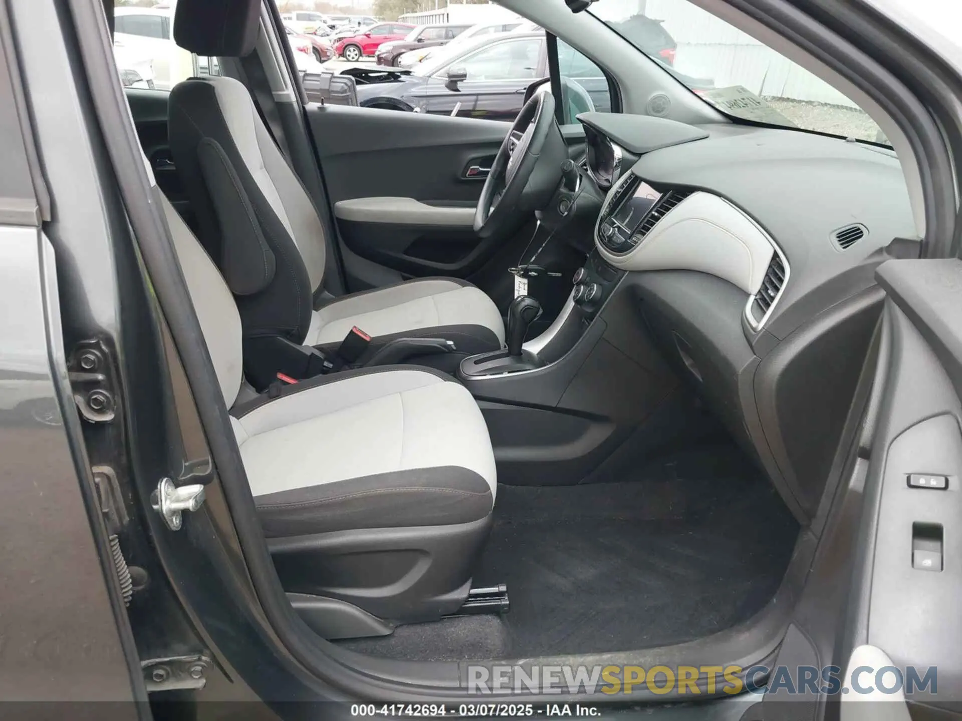 5 Photograph of a damaged car 3GNCJKSB7LL171718 CHEVROLET TRAX 2020