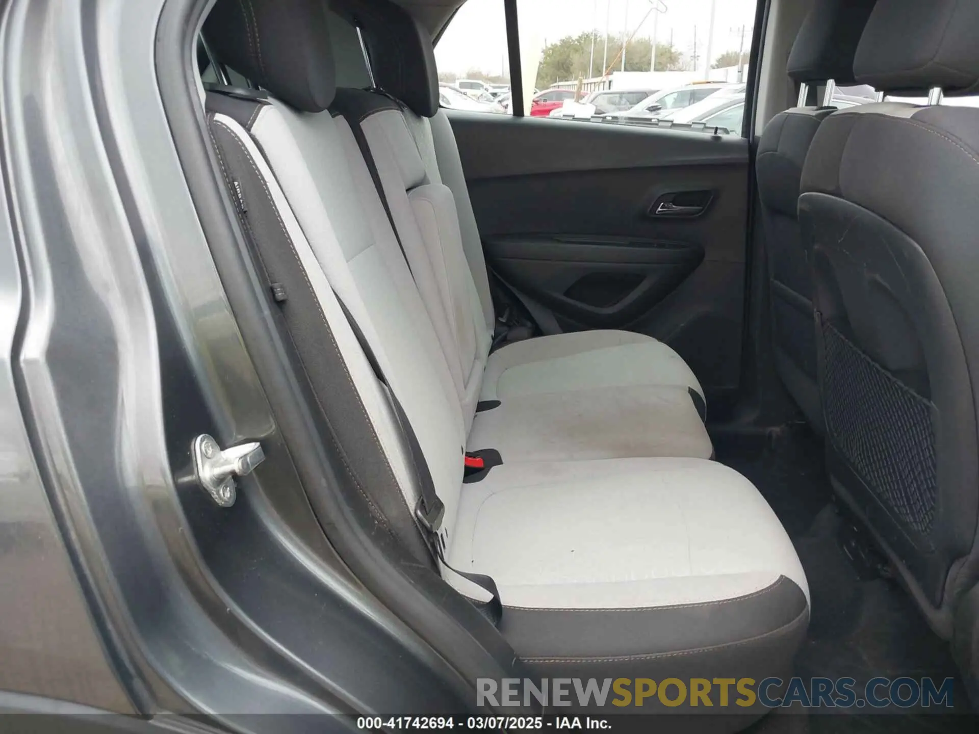 8 Photograph of a damaged car 3GNCJKSB7LL171718 CHEVROLET TRAX 2020