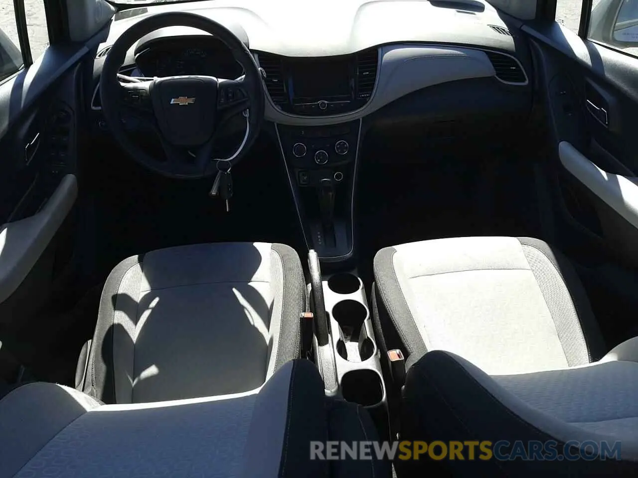 8 Photograph of a damaged car 3GNCJKSB8LL277322 CHEVROLET TRAX 2020