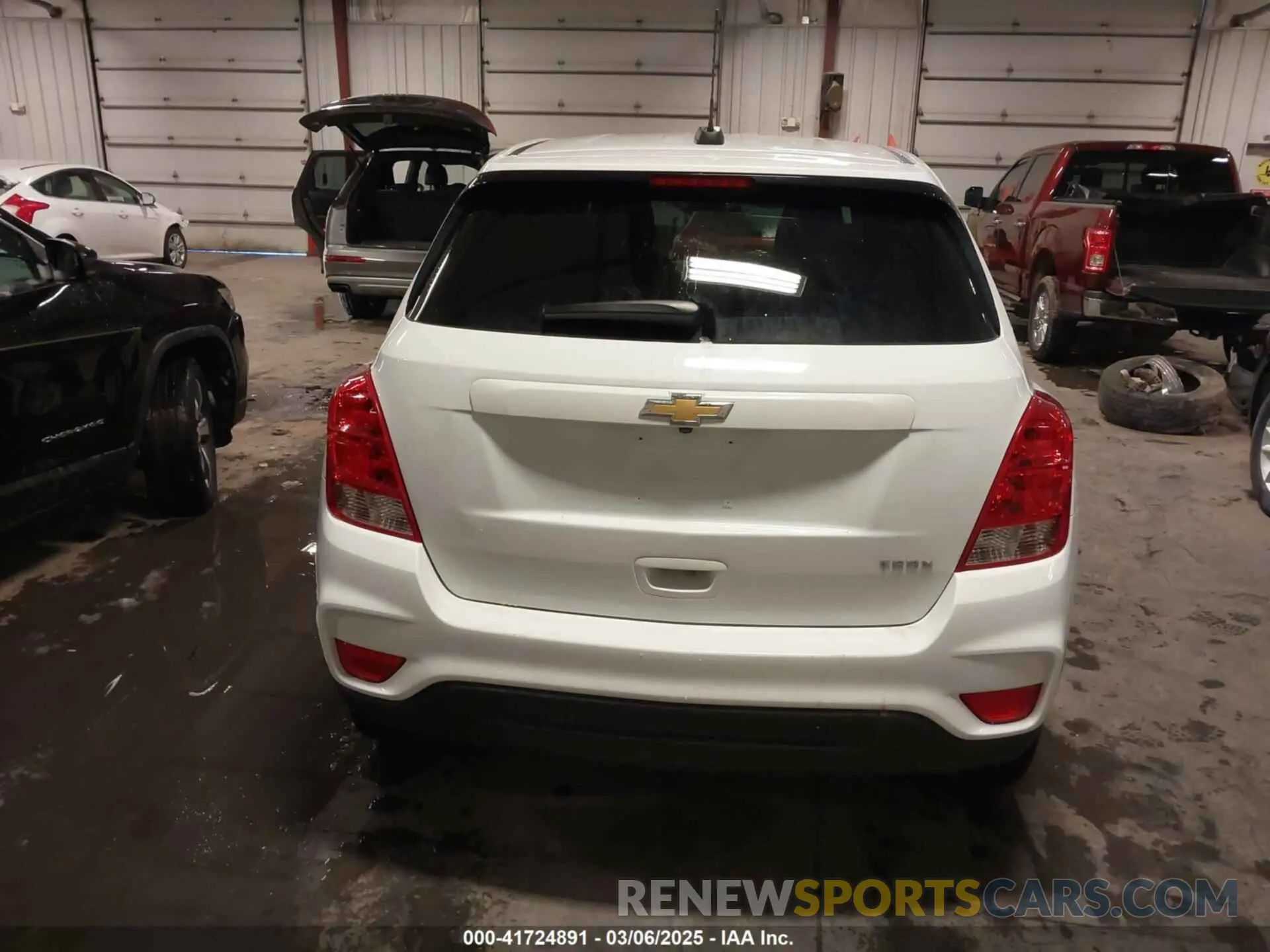 17 Photograph of a damaged car 3GNCJKSB8LL294444 CHEVROLET TRAX 2020