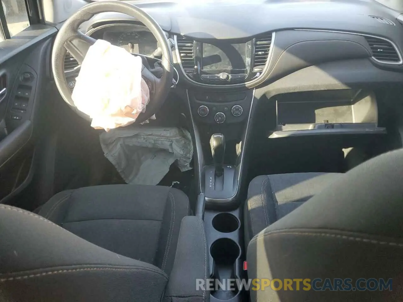 8 Photograph of a damaged car 3GNCJKSB9LL136792 CHEVROLET TRAX 2020