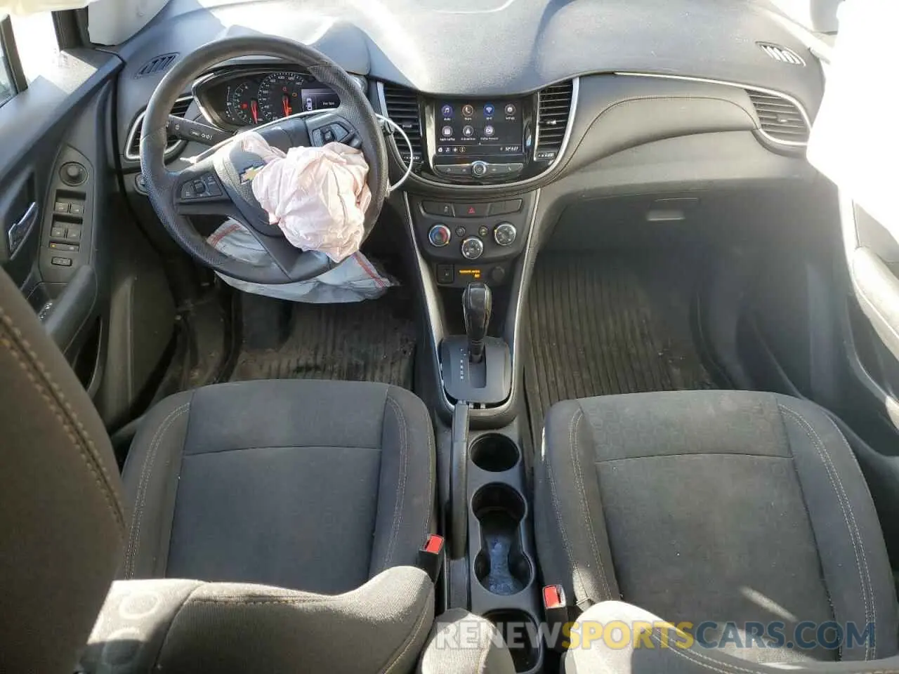 8 Photograph of a damaged car 3GNCJKSB9LL157657 CHEVROLET TRAX 2020