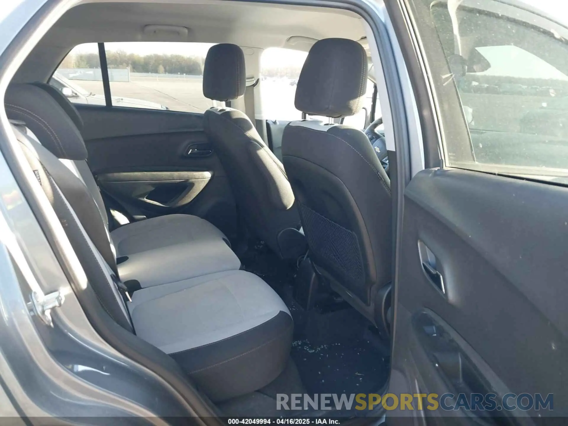 8 Photograph of a damaged car 3GNCJKSB9LL161174 CHEVROLET TRAX 2020