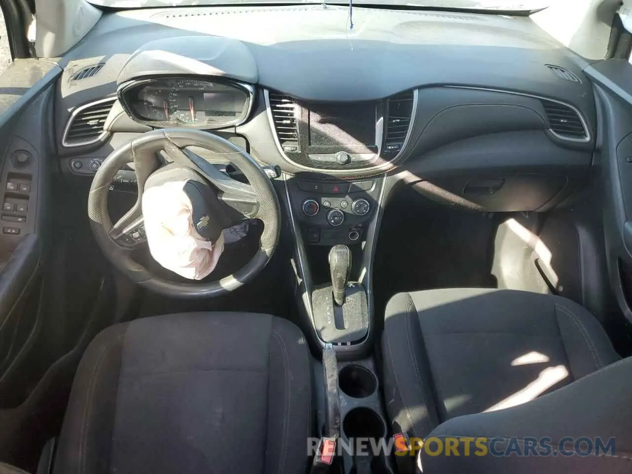 8 Photograph of a damaged car 3GNCJKSB9LL186723 CHEVROLET TRAX 2020