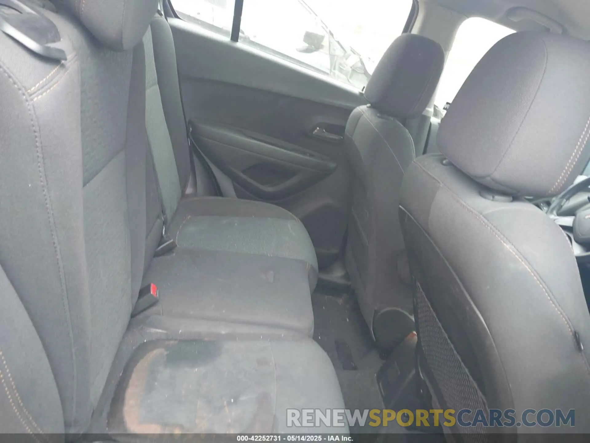 8 Photograph of a damaged car 3GNCJKSBXLL128281 CHEVROLET TRAX 2020