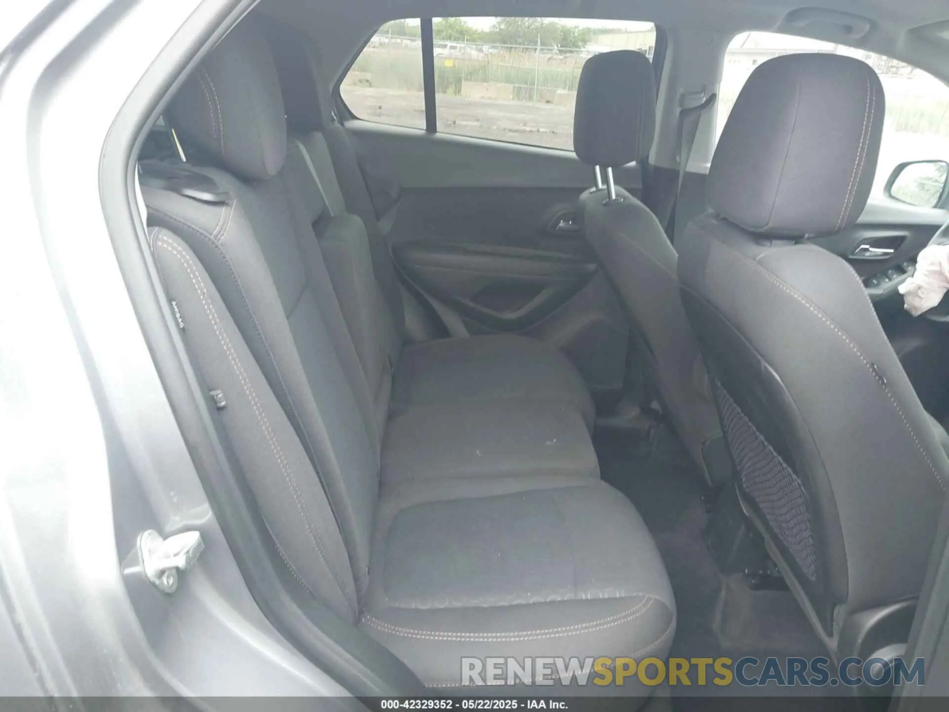 8 Photograph of a damaged car 3GNCJKSBXLL175343 CHEVROLET TRAX 2020