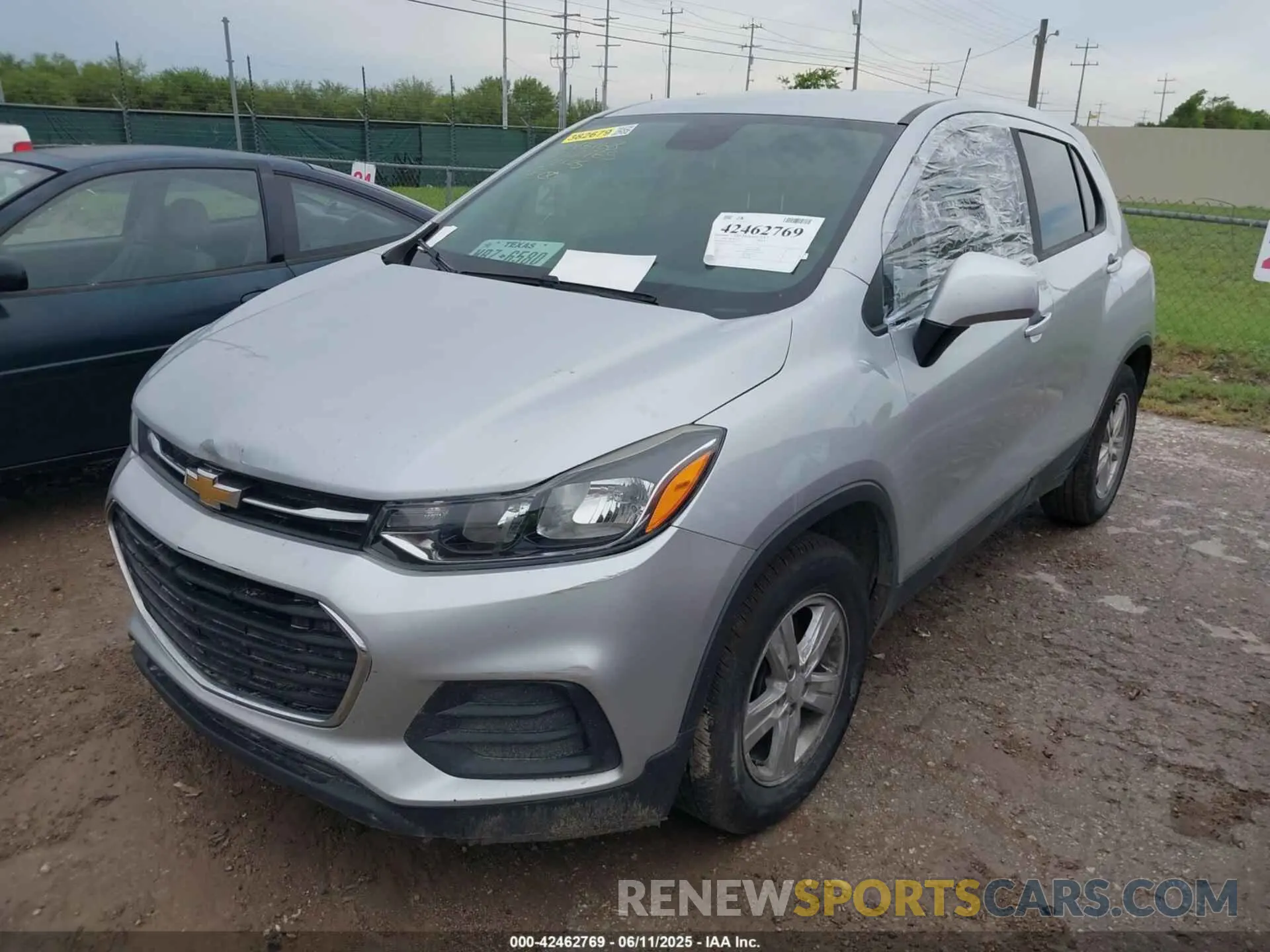 2 Photograph of a damaged car 3GNCJKSBXLL202265 CHEVROLET TRAX 2020