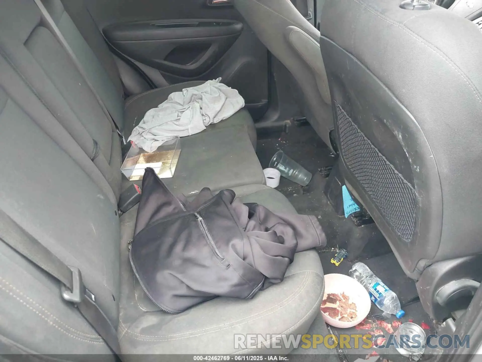 8 Photograph of a damaged car 3GNCJKSBXLL202265 CHEVROLET TRAX 2020