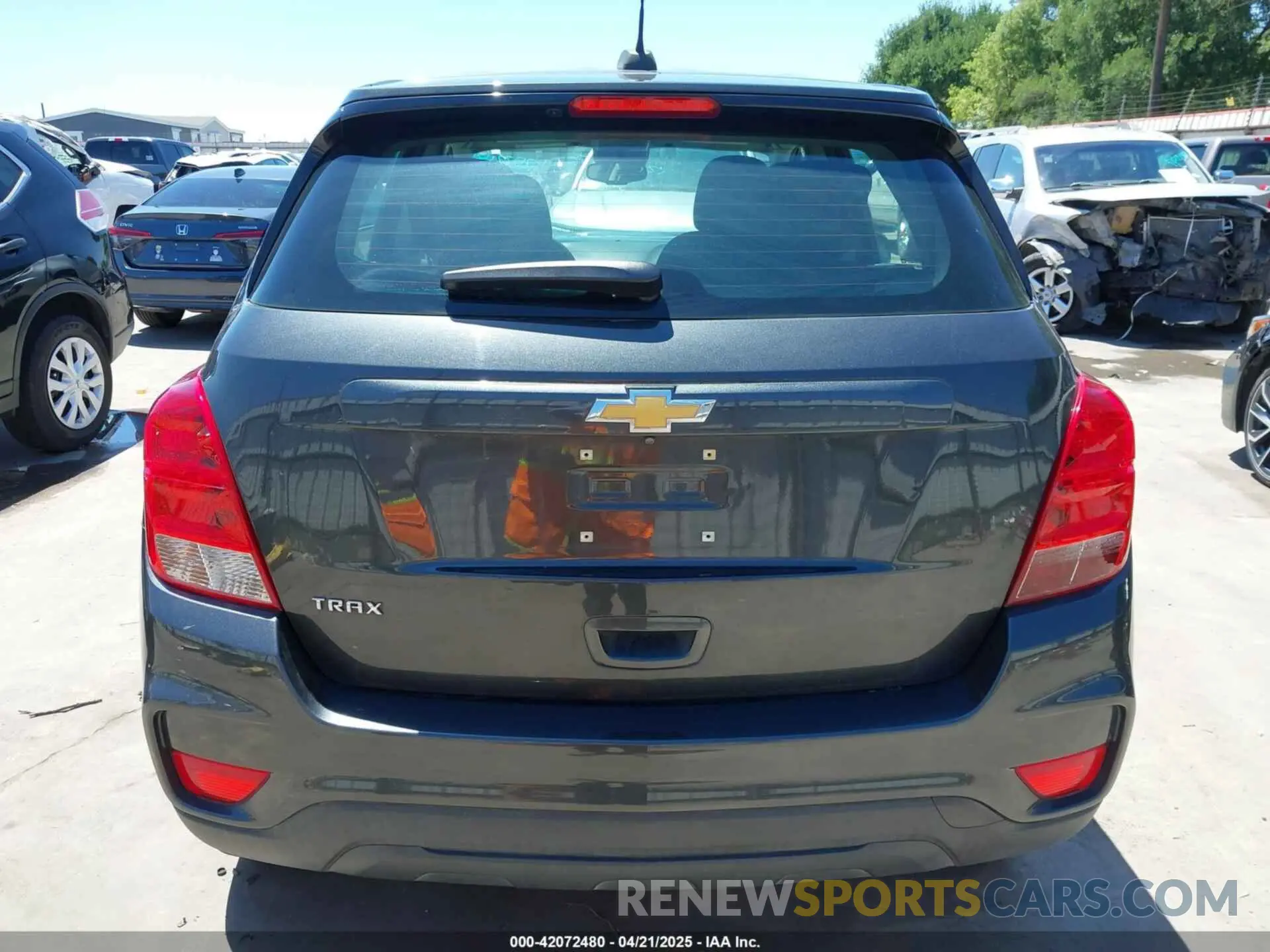 17 Photograph of a damaged car 3GNCJKSBXLL222340 CHEVROLET TRAX 2020