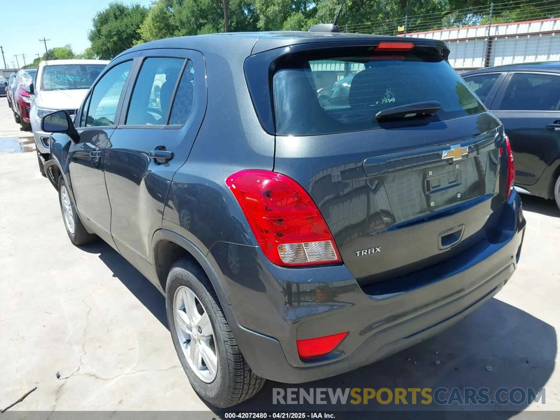 3 Photograph of a damaged car 3GNCJKSBXLL222340 CHEVROLET TRAX 2020