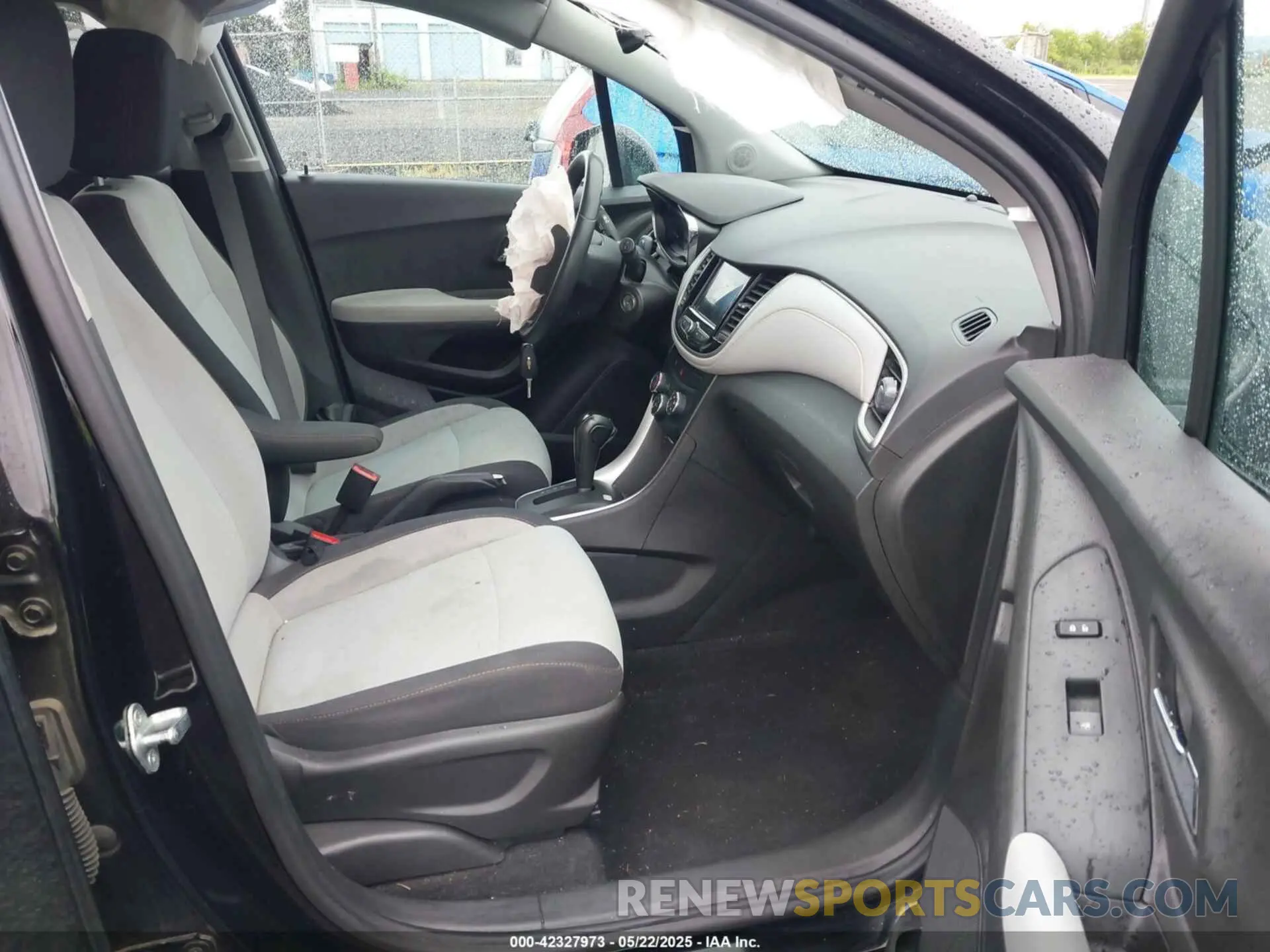 5 Photograph of a damaged car 3GNCJKSBXLL227702 CHEVROLET TRAX 2020