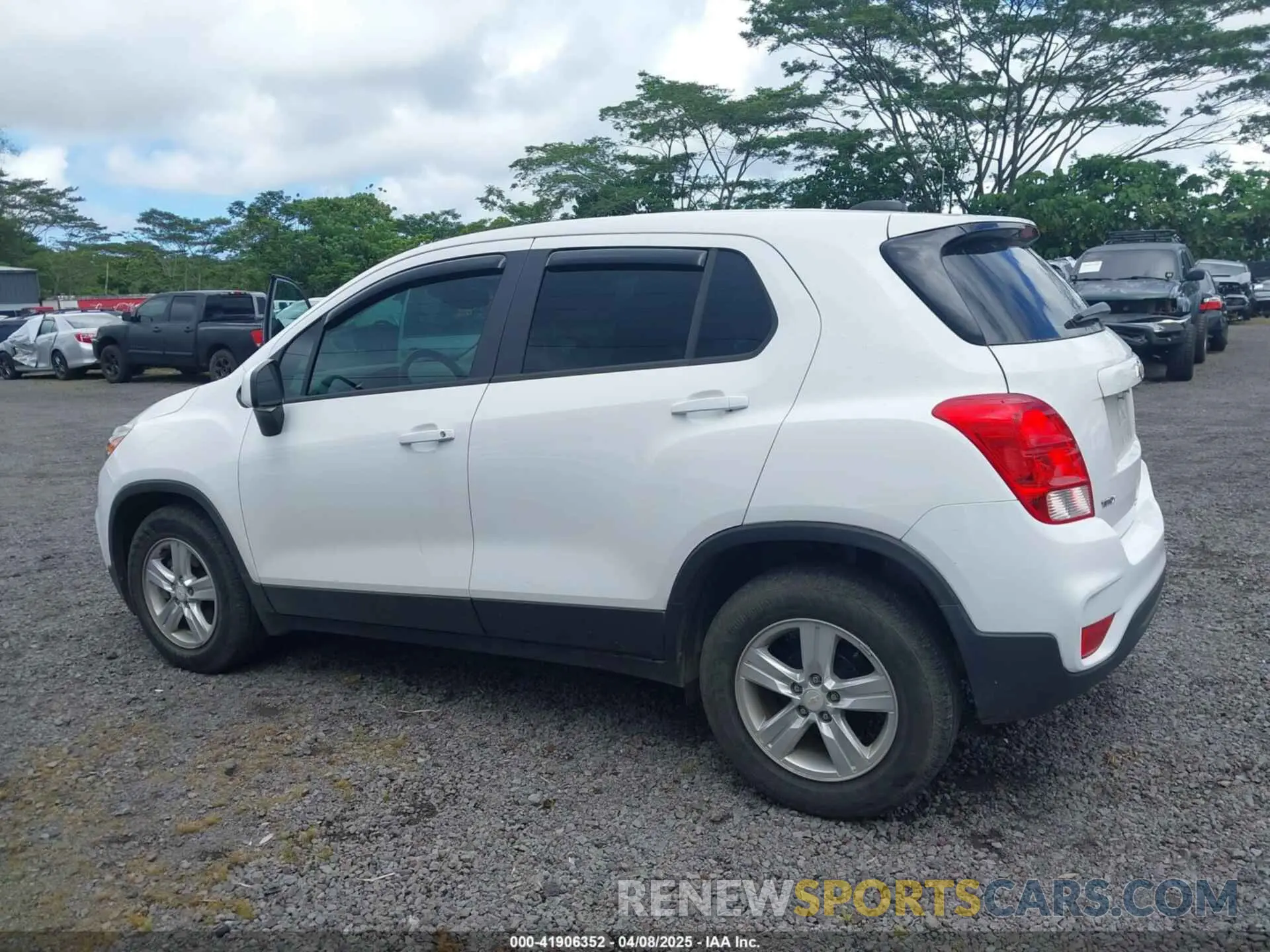 14 Photograph of a damaged car 3GNCJKSBXLL228414 CHEVROLET TRAX 2020