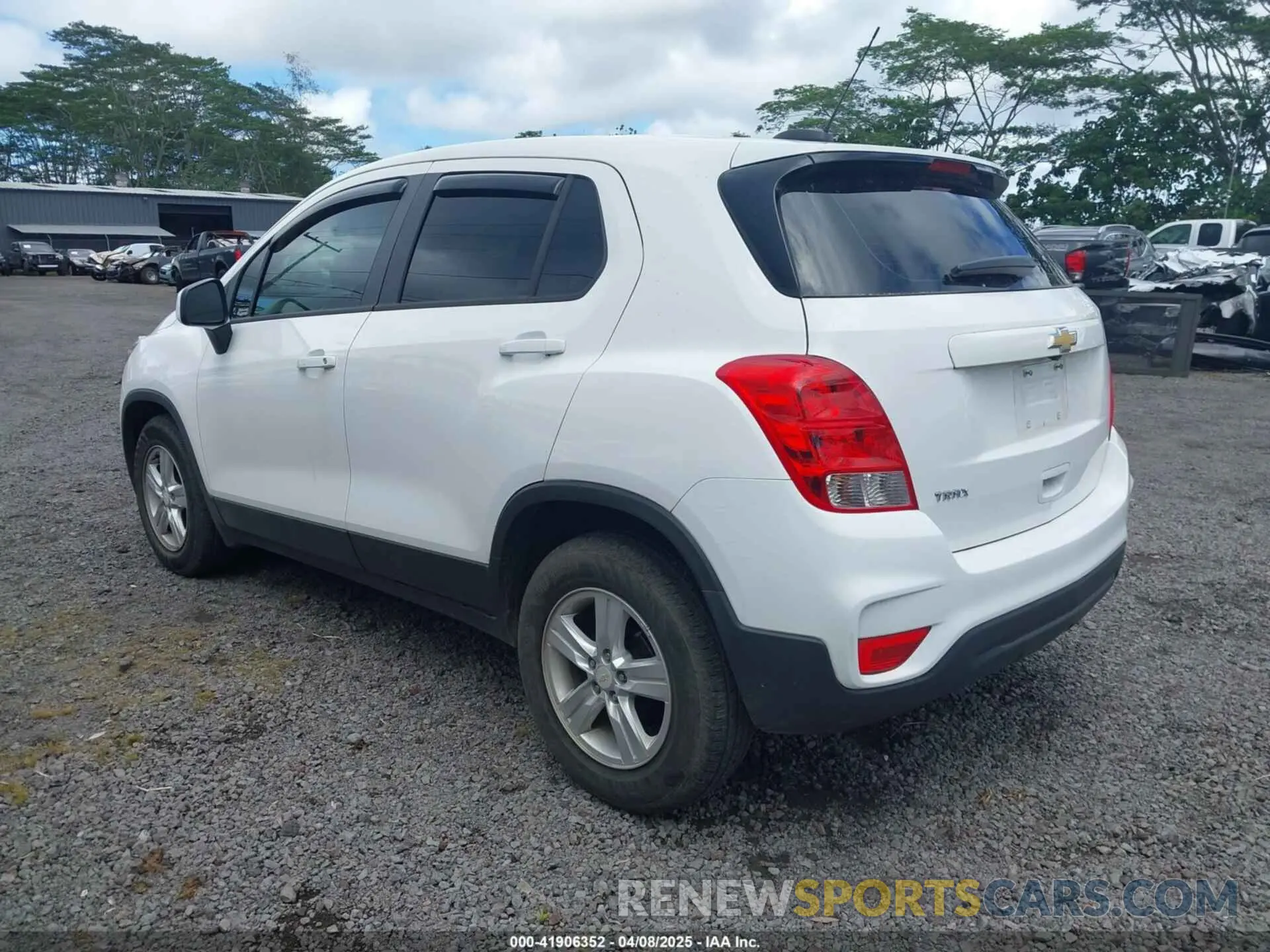 3 Photograph of a damaged car 3GNCJKSBXLL228414 CHEVROLET TRAX 2020