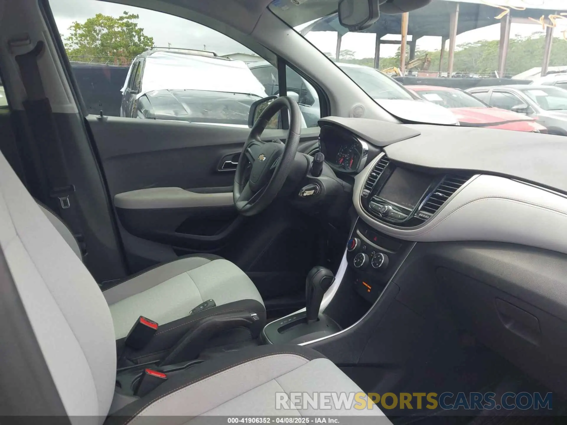5 Photograph of a damaged car 3GNCJKSBXLL228414 CHEVROLET TRAX 2020