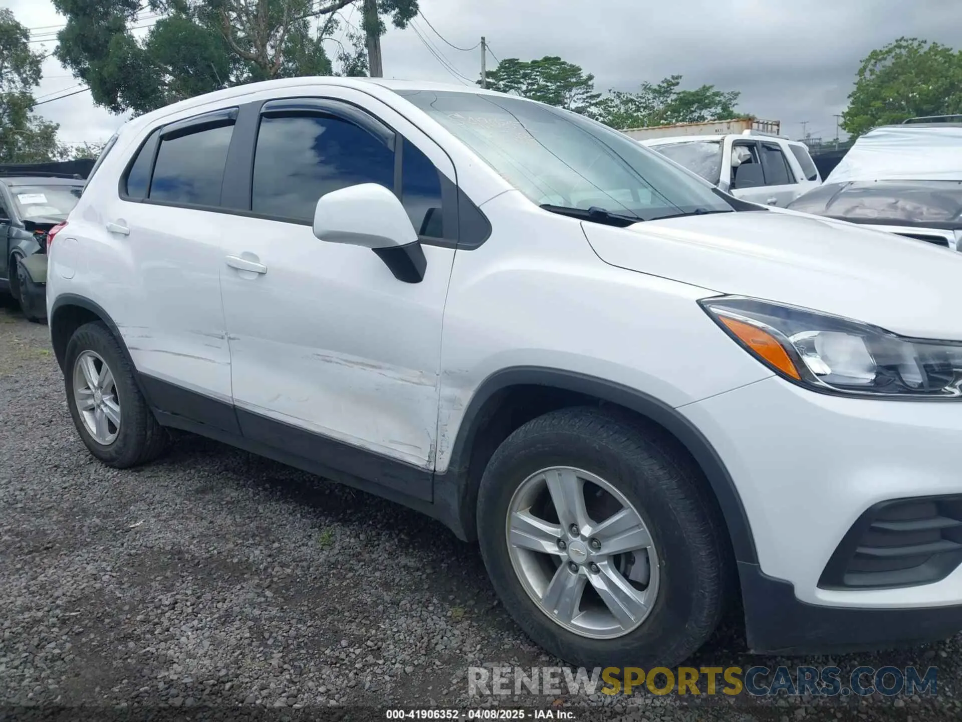 6 Photograph of a damaged car 3GNCJKSBXLL228414 CHEVROLET TRAX 2020