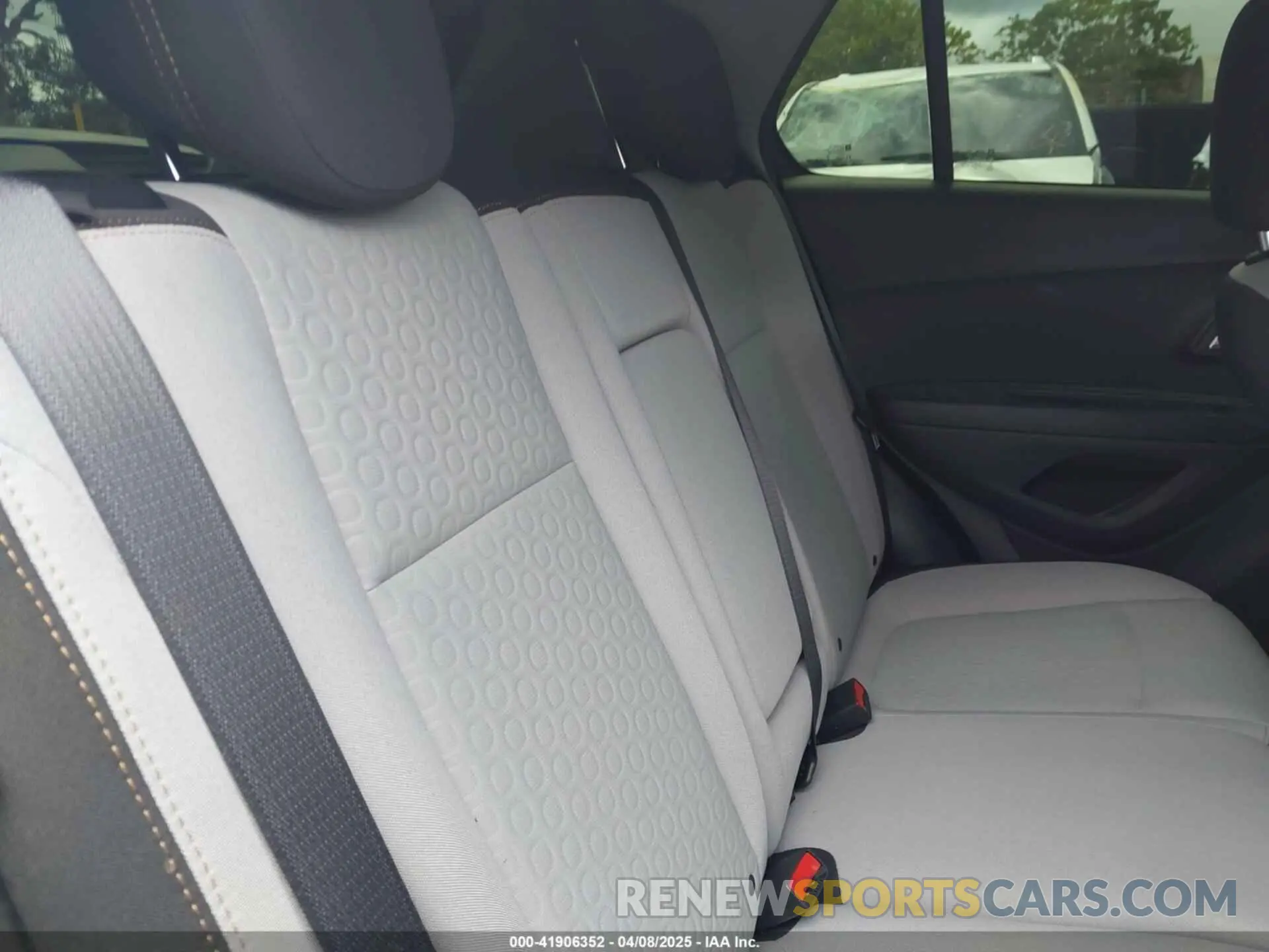 8 Photograph of a damaged car 3GNCJKSBXLL228414 CHEVROLET TRAX 2020