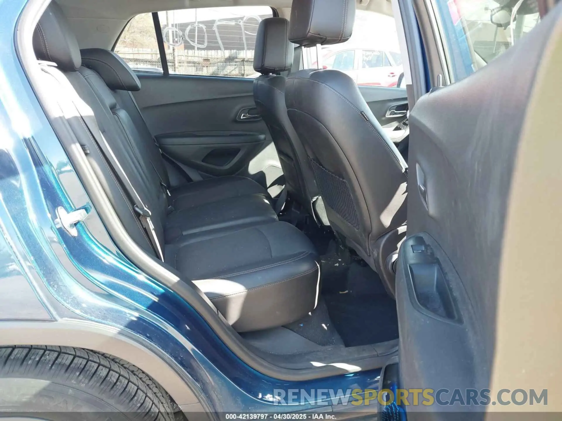 8 Photograph of a damaged car 3GNCJLSB0LL109700 CHEVROLET TRAX 2020