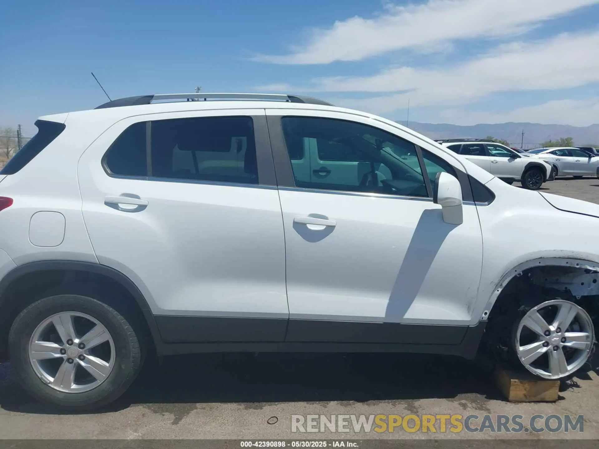 14 Photograph of a damaged car 3GNCJLSB0LL215581 CHEVROLET TRAX 2020
