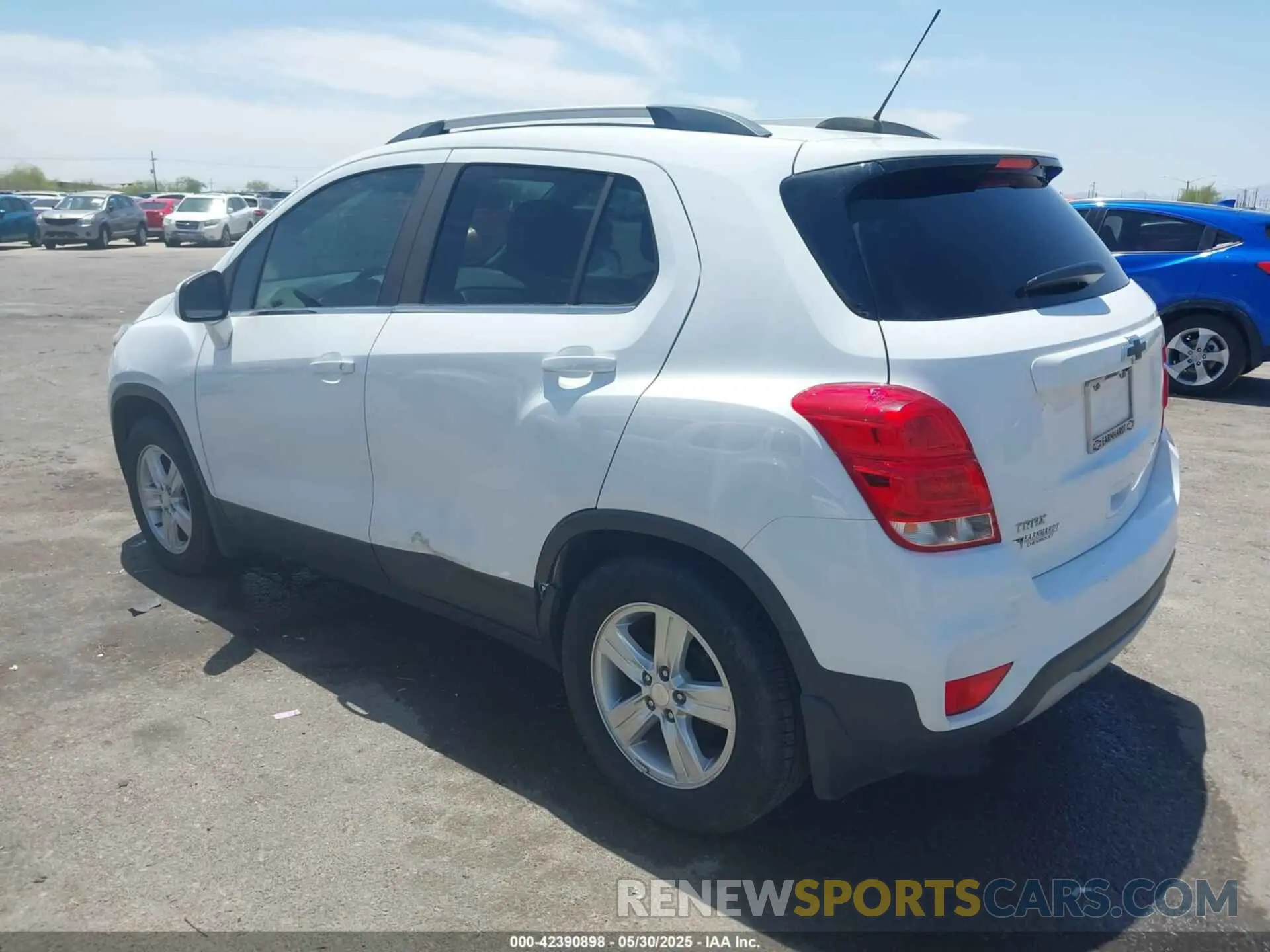 3 Photograph of a damaged car 3GNCJLSB0LL215581 CHEVROLET TRAX 2020