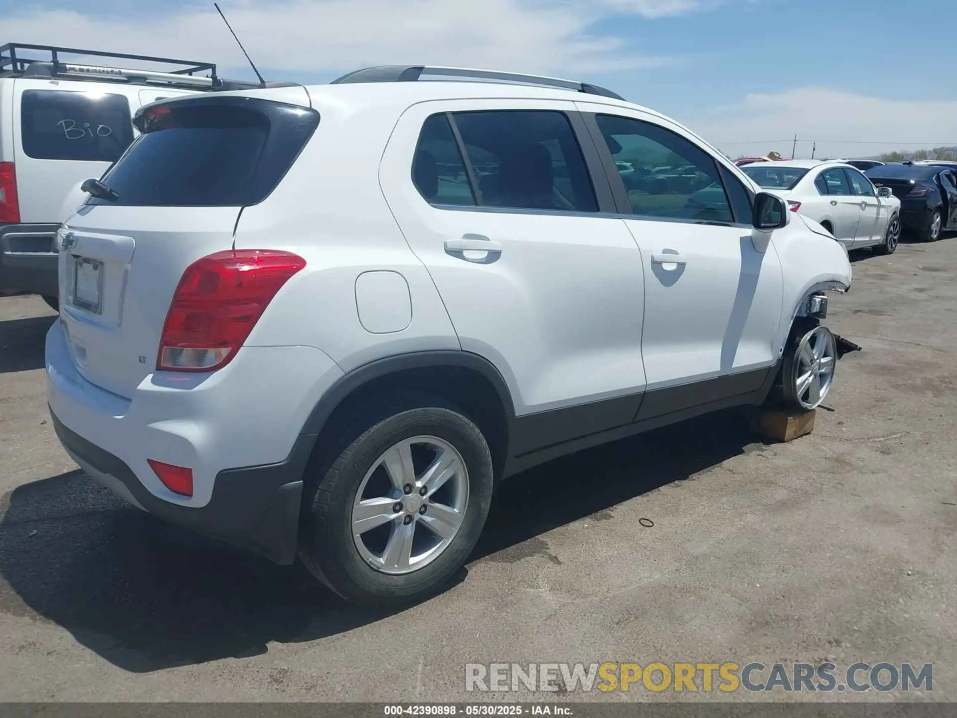 4 Photograph of a damaged car 3GNCJLSB0LL215581 CHEVROLET TRAX 2020