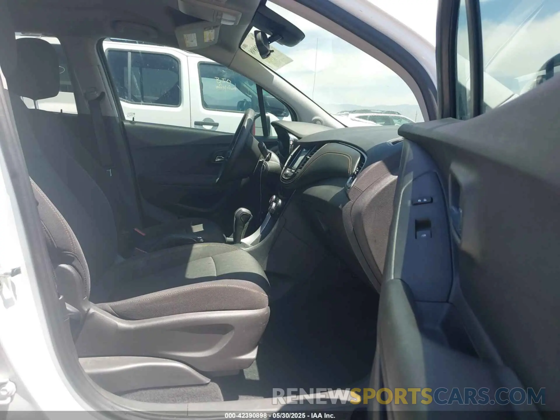 5 Photograph of a damaged car 3GNCJLSB0LL215581 CHEVROLET TRAX 2020