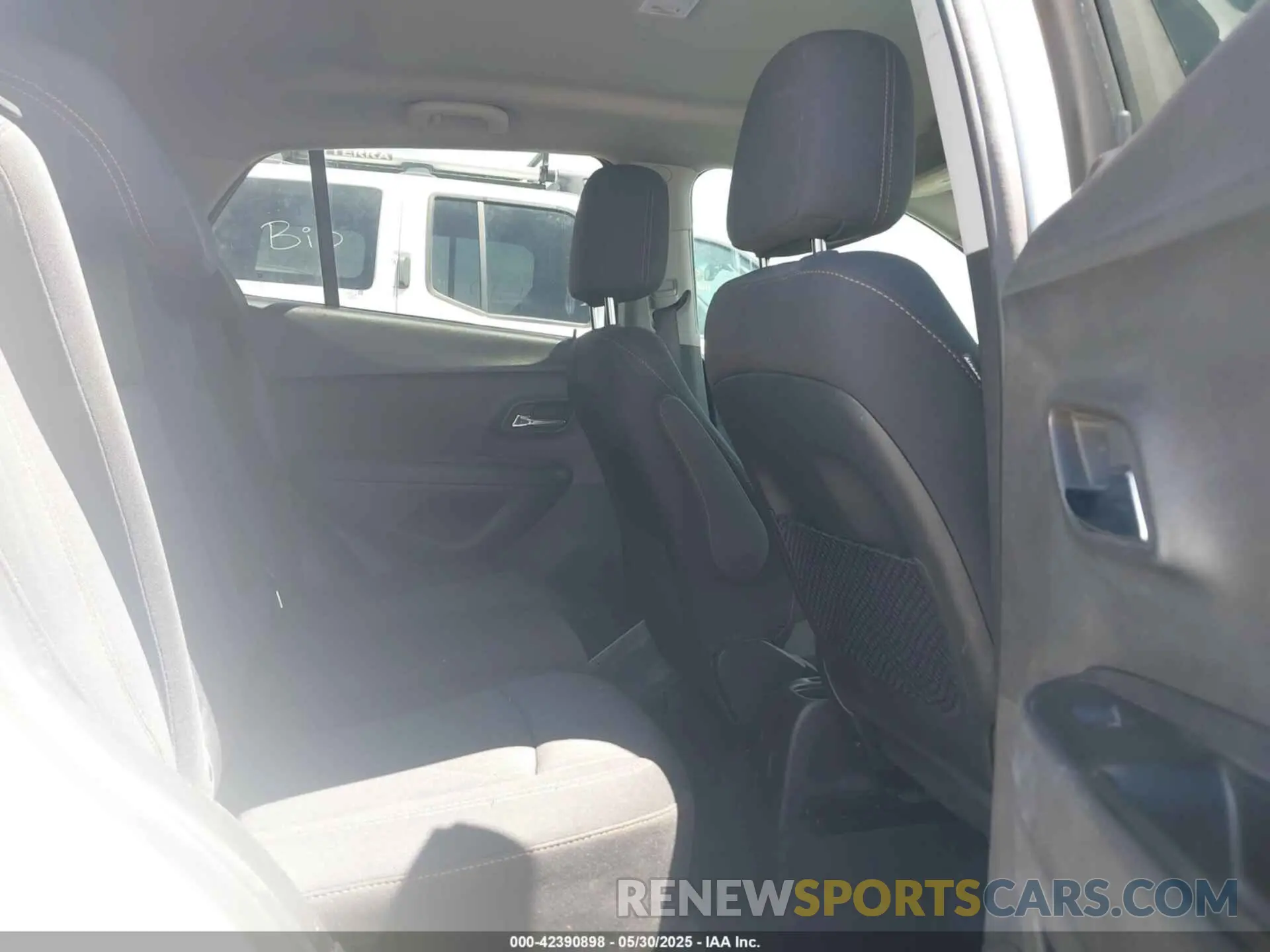 8 Photograph of a damaged car 3GNCJLSB0LL215581 CHEVROLET TRAX 2020