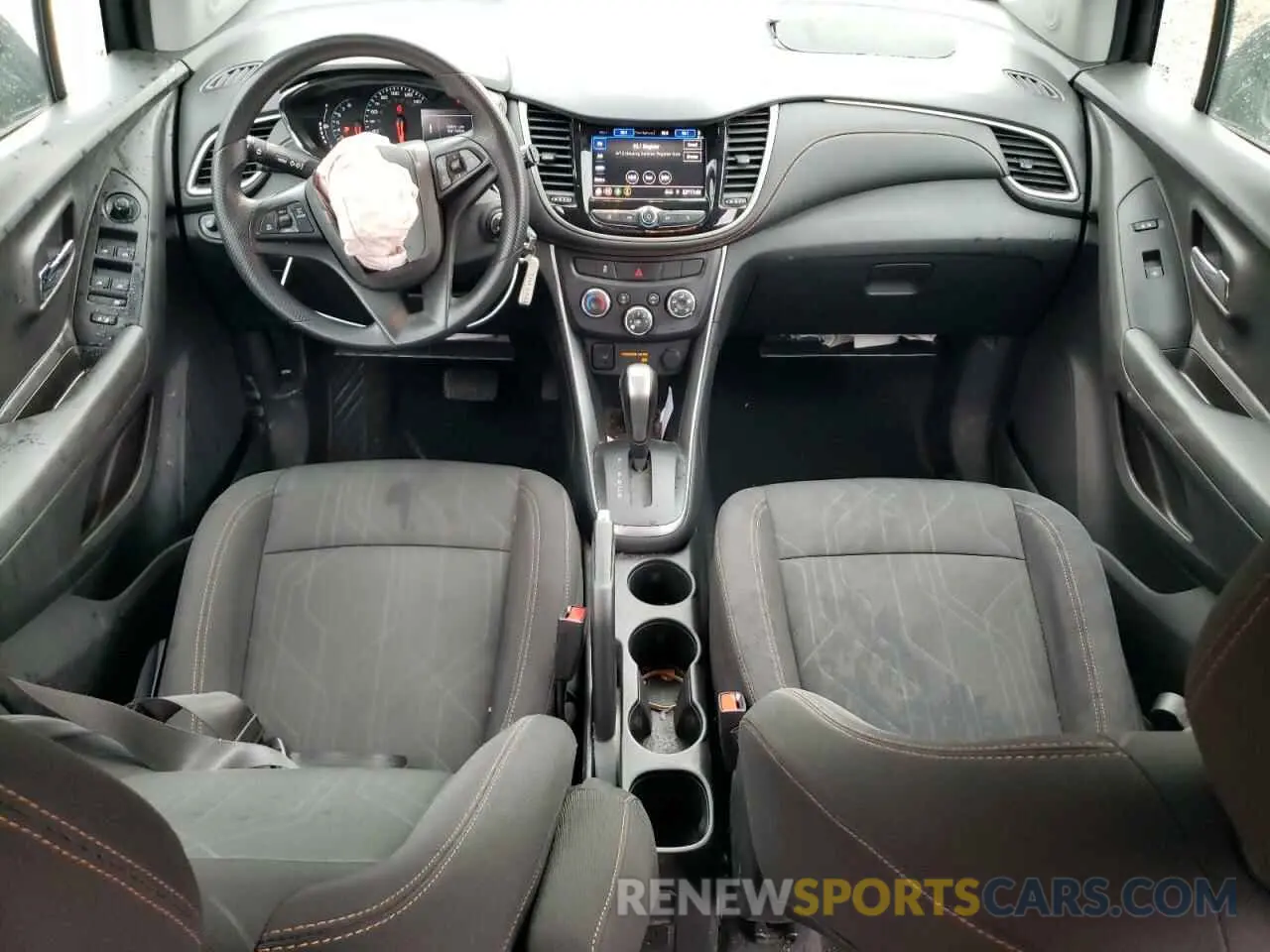 8 Photograph of a damaged car 3GNCJLSB0LL229402 CHEVROLET TRAX 2020