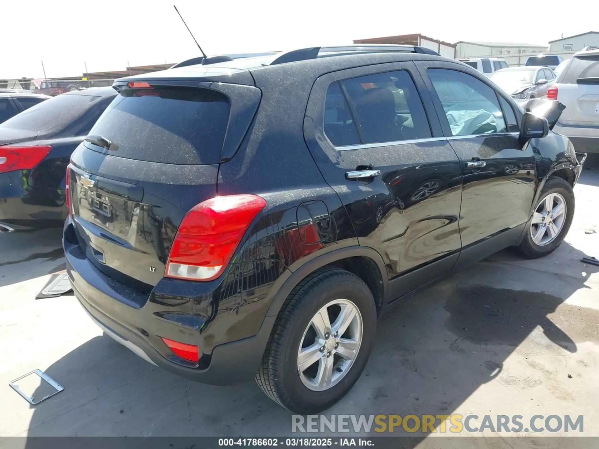 4 Photograph of a damaged car 3GNCJLSB0LL316958 CHEVROLET TRAX 2020