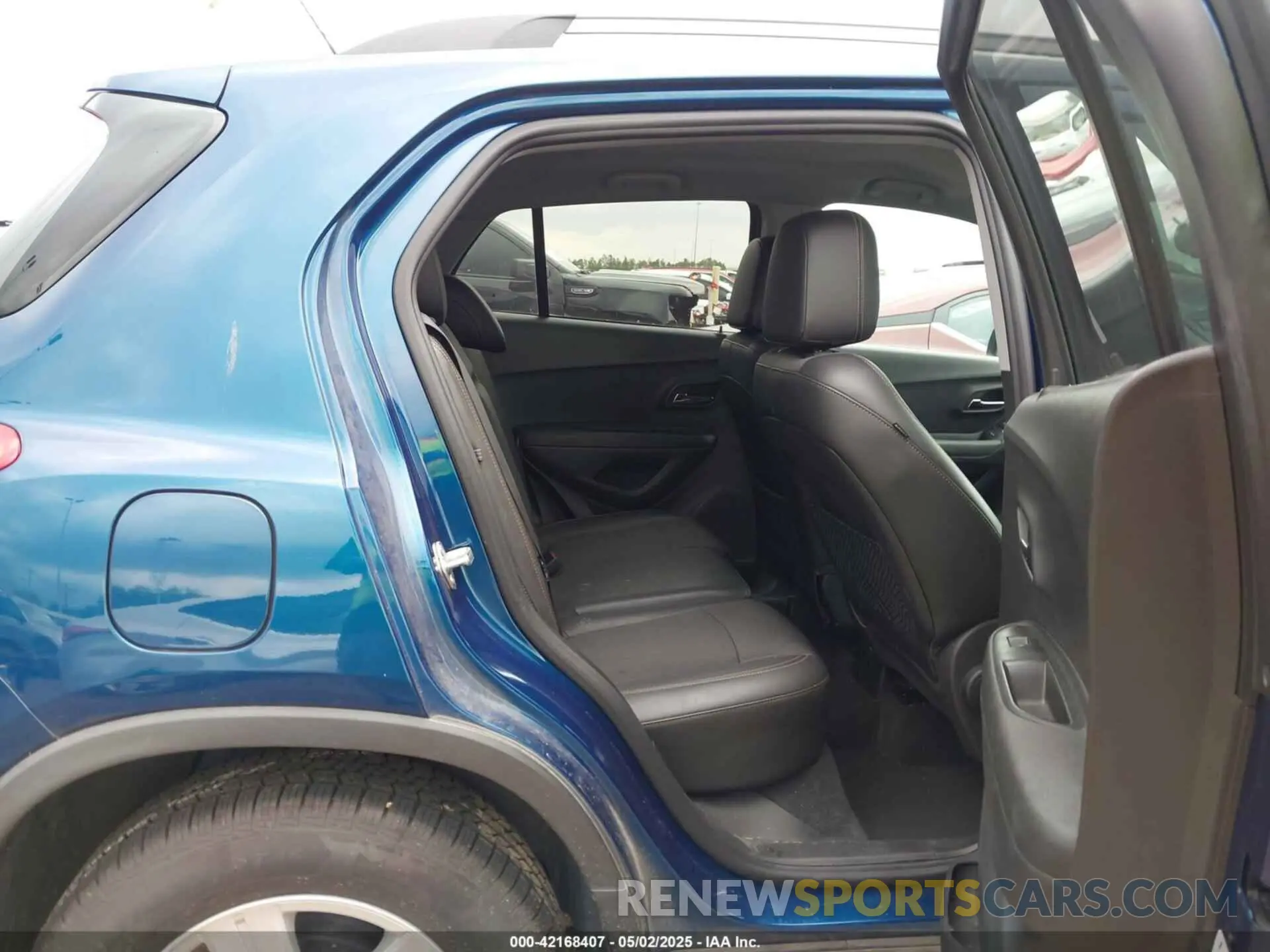 8 Photograph of a damaged car 3GNCJLSB1LL233751 CHEVROLET TRAX 2020