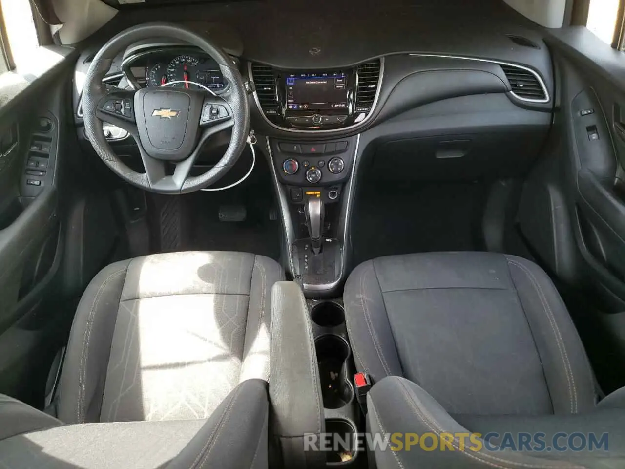 8 Photograph of a damaged car 3GNCJLSB2LL183779 CHEVROLET TRAX 2020