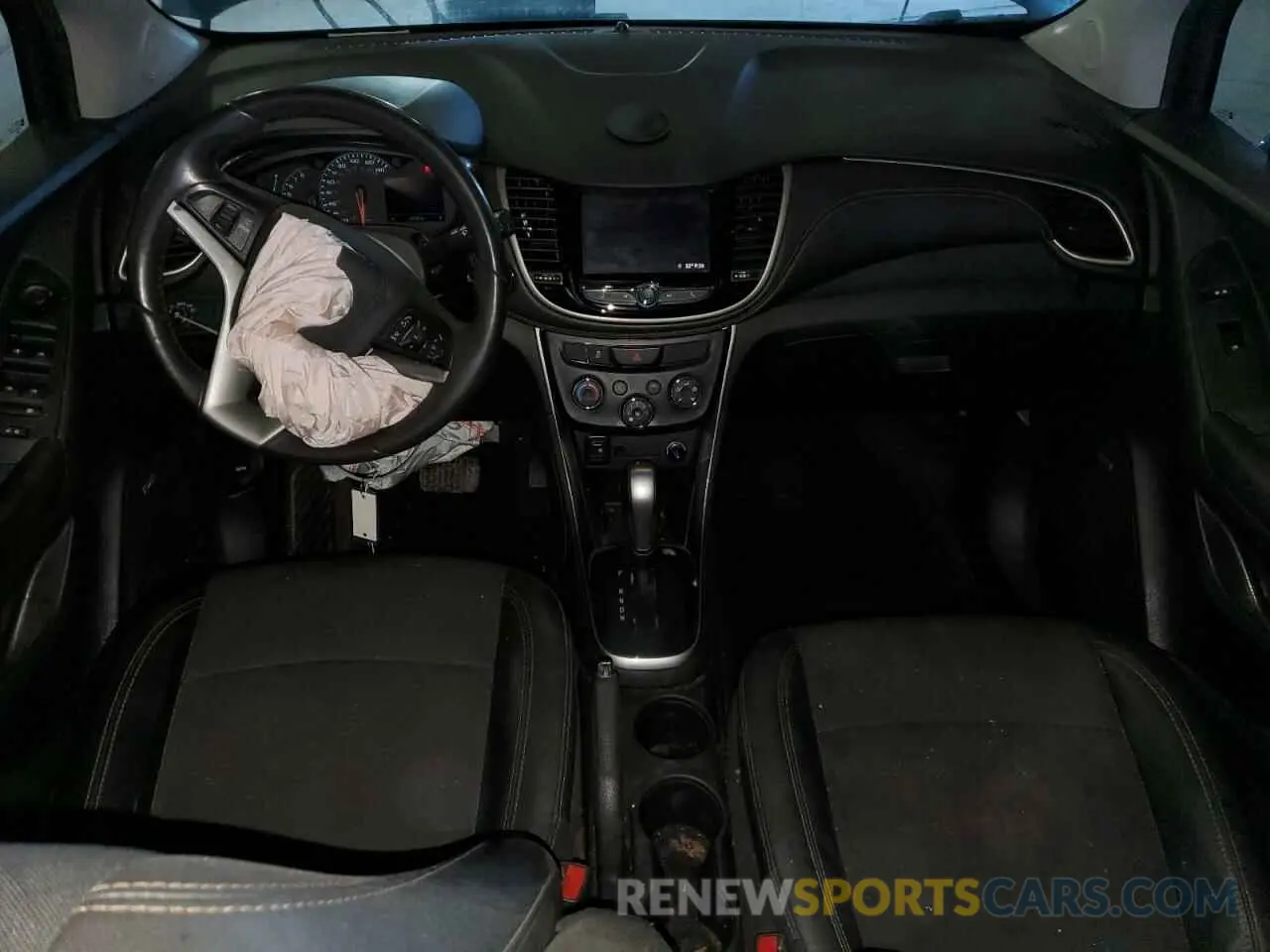8 Photograph of a damaged car 3GNCJLSB2LL223052 CHEVROLET TRAX 2020