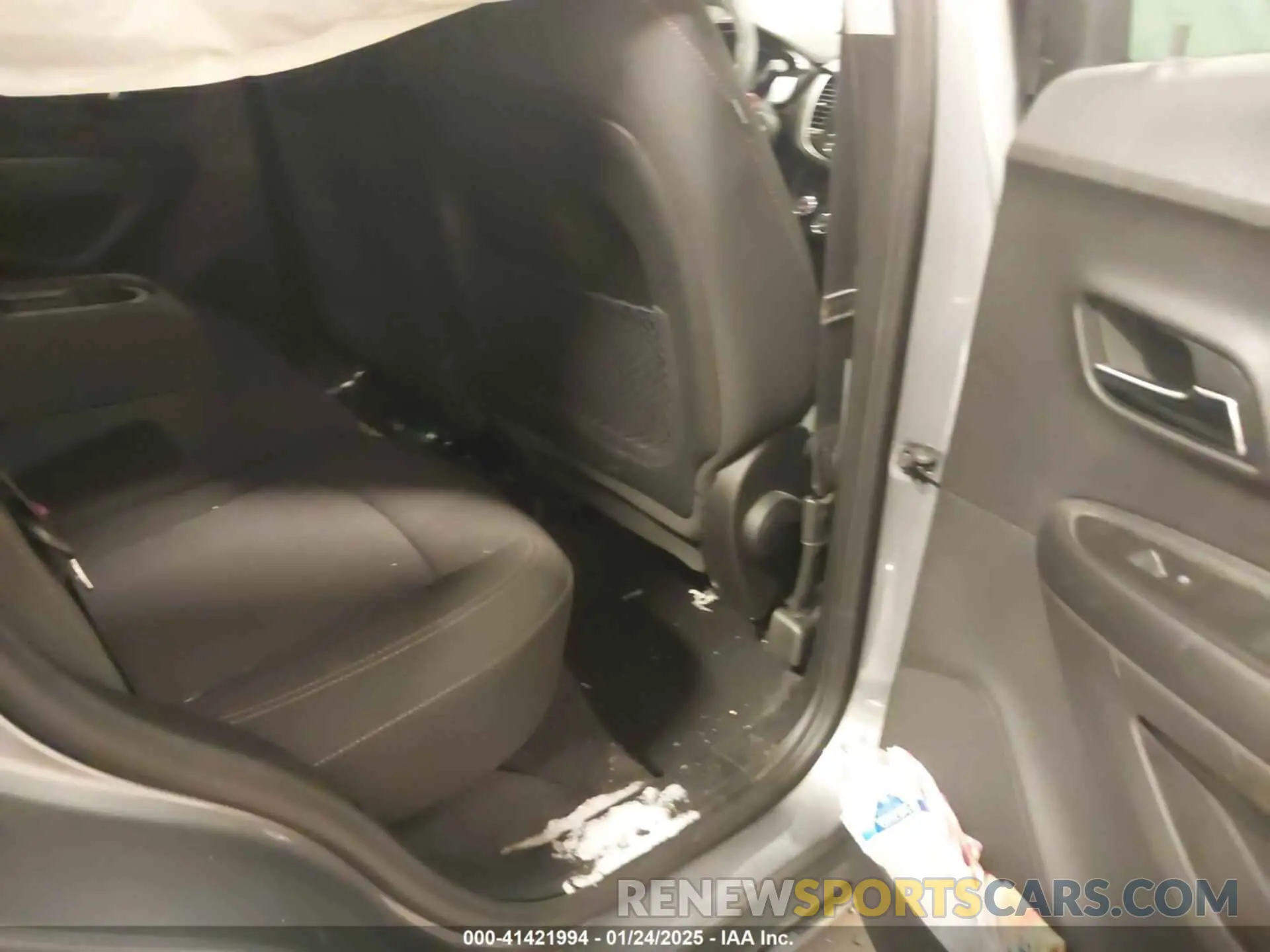 8 Photograph of a damaged car 3GNCJLSB2LL319876 CHEVROLET TRAX 2020
